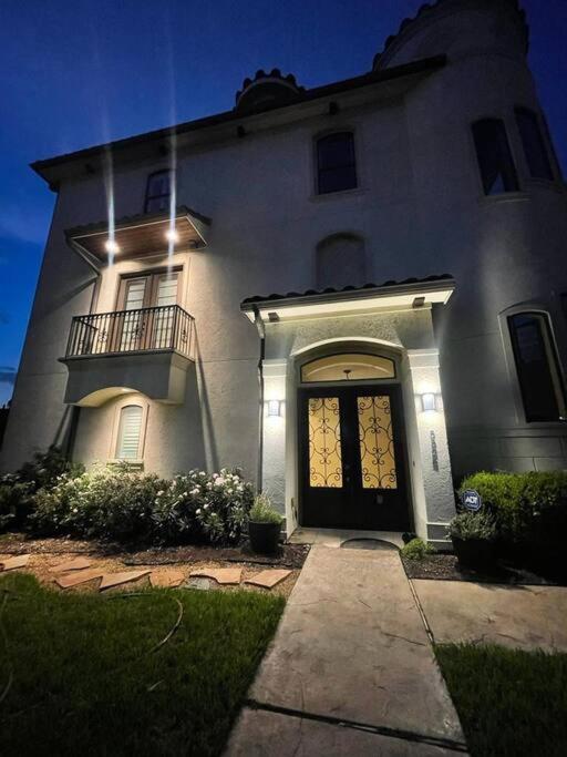 ADELINA mini-castle at Galleria with heated pool & spa