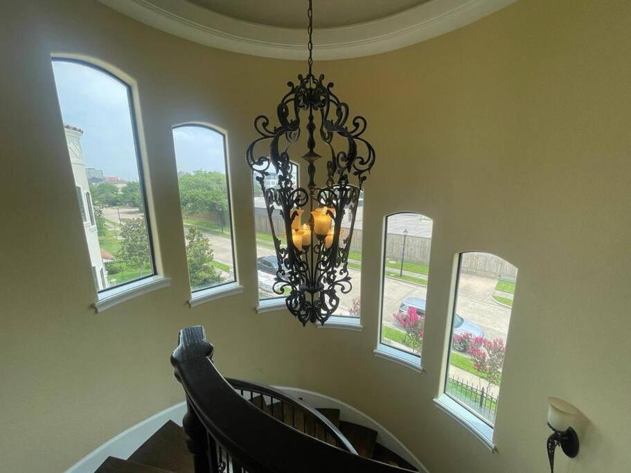 ADELINA mini-castle at Galleria with heated pool & spa