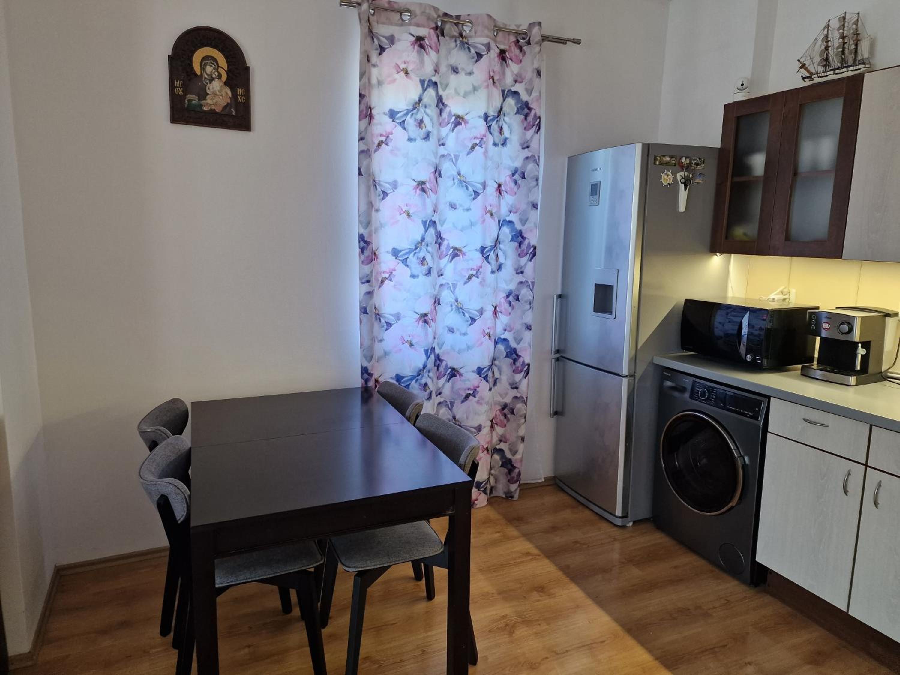 Pool & BBQ Garden Oasis, Quiet Relaxation near the Beach, Free Parking, Fast WiFi view 4