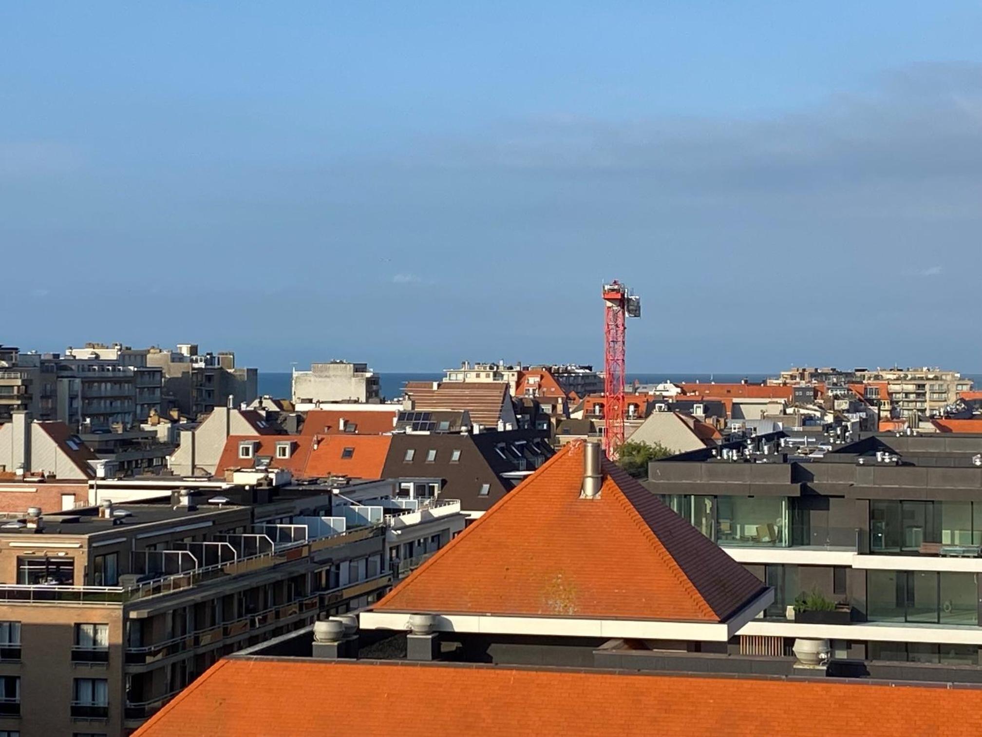 Au 9 sans 6 : Studio lumineux vue mer latérale