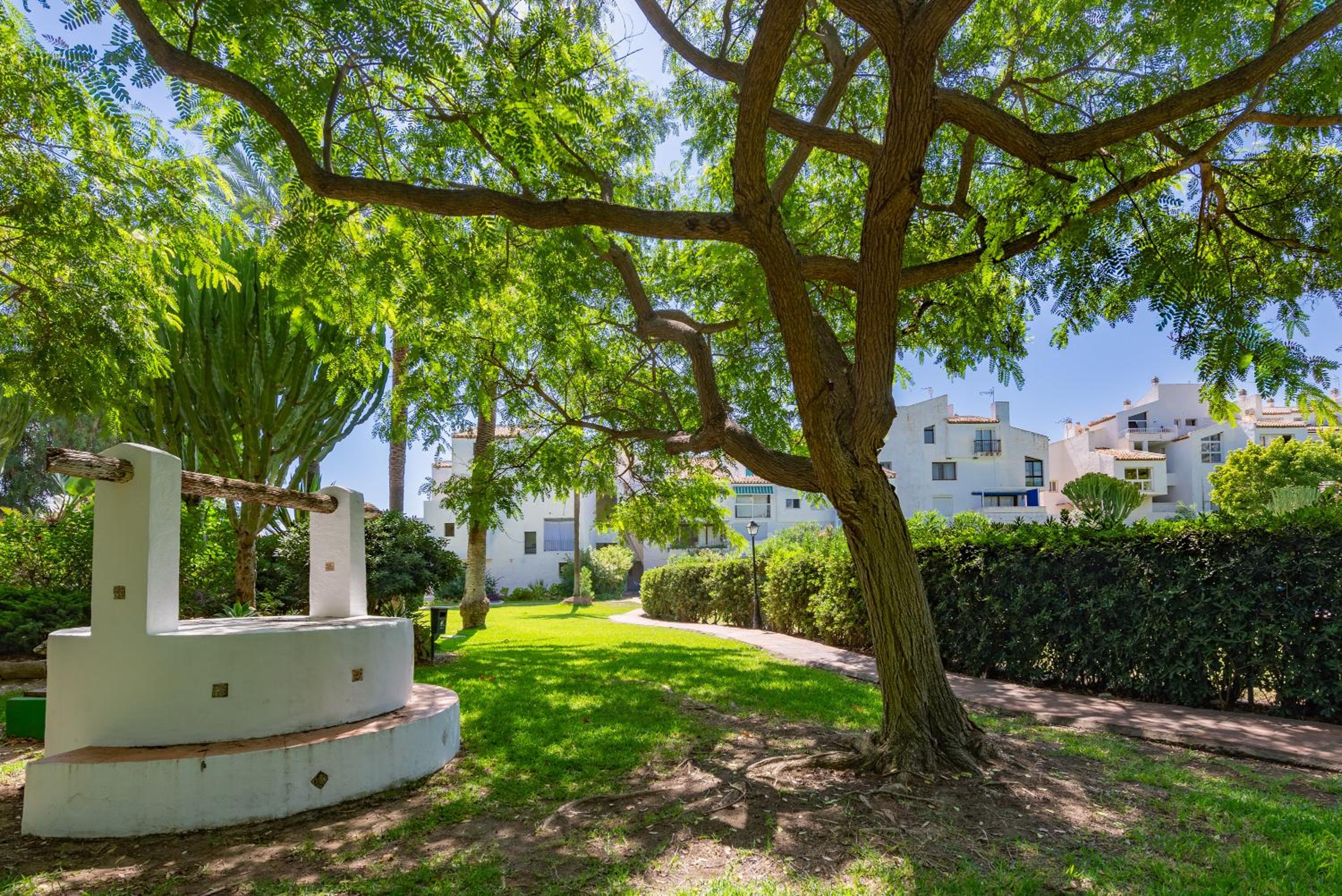 Golden Bay Apartment