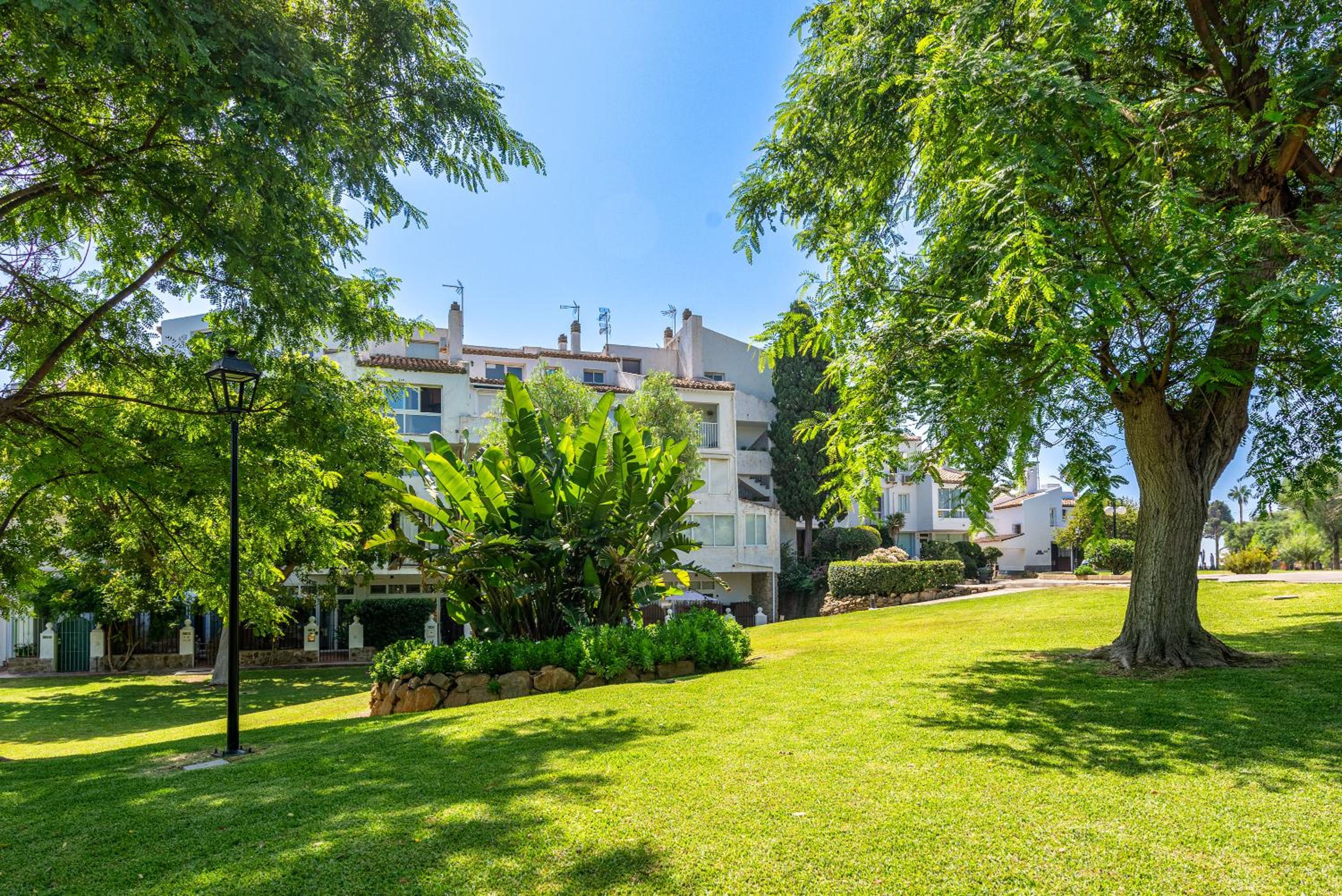 Golden Bay Apartment