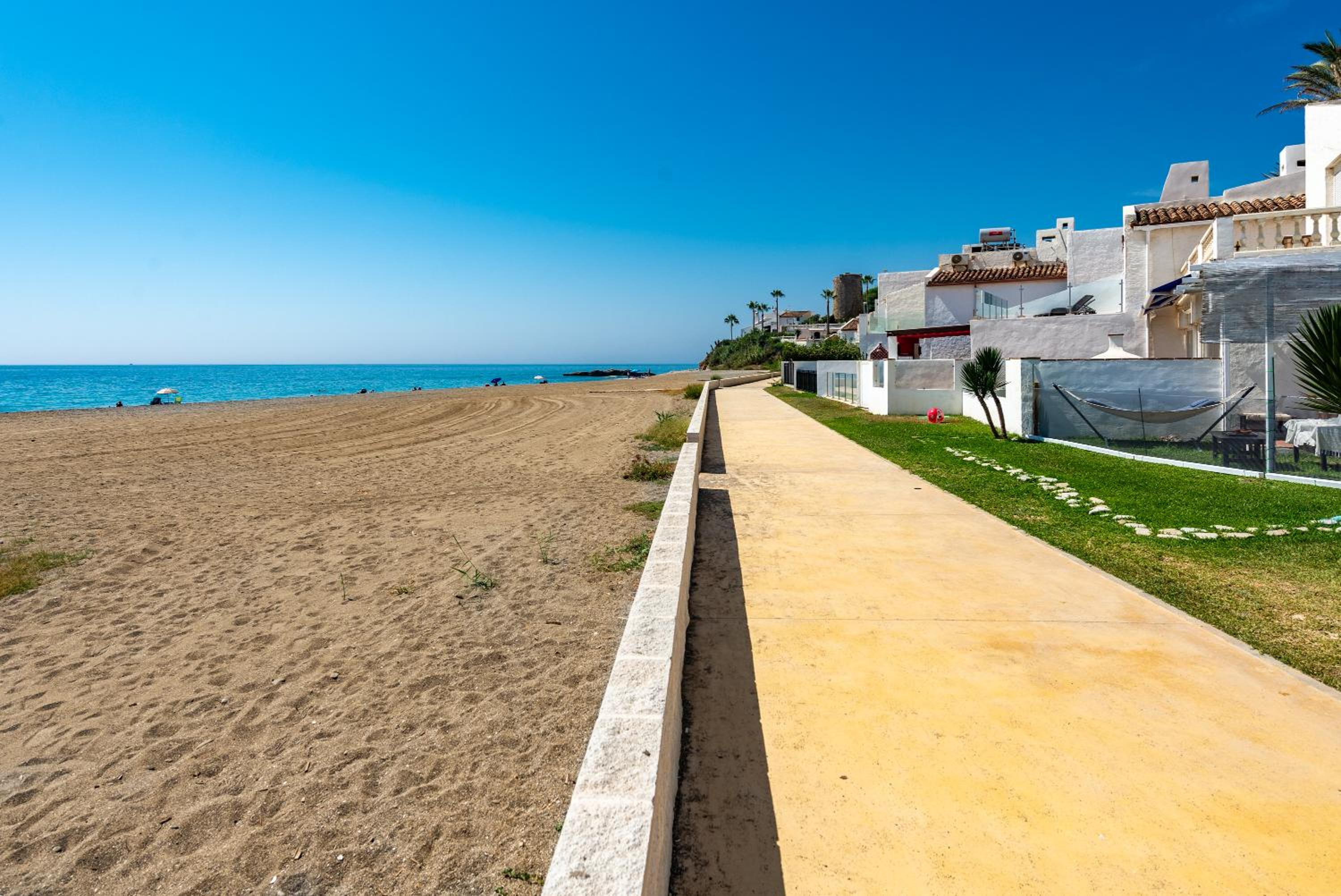 Golden Bay Apartment