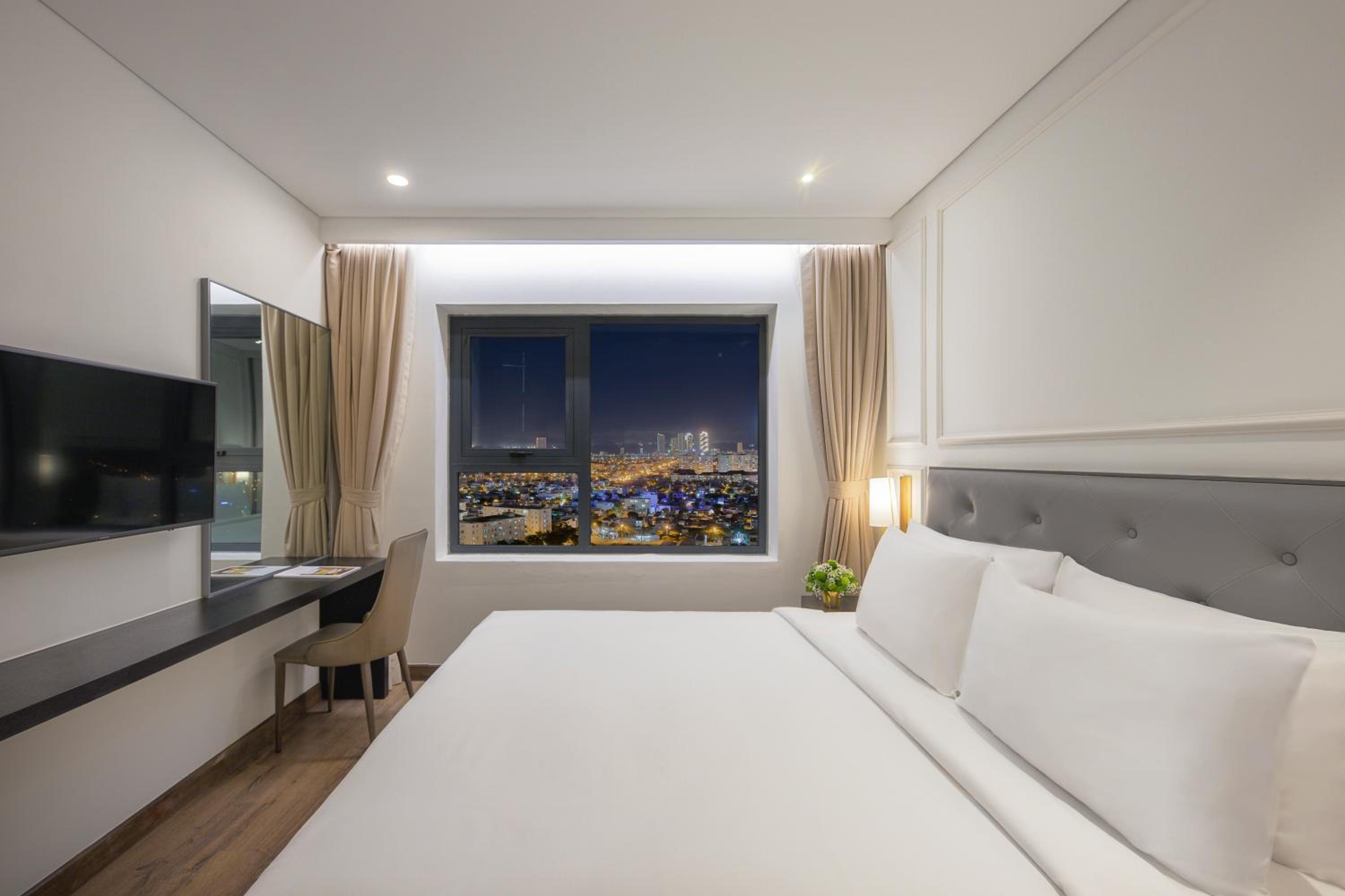 Wyndham Danang Golden Bay 204
