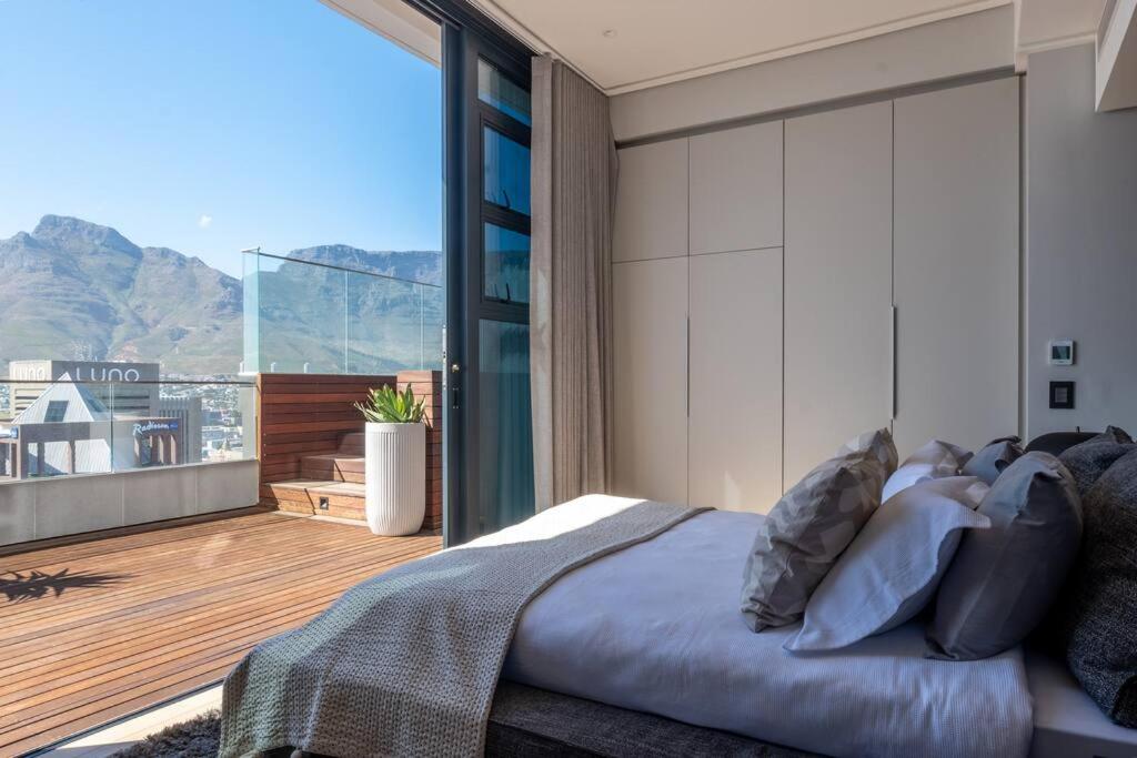 Highest Penthouse in the City - 16 On Bree Luxury