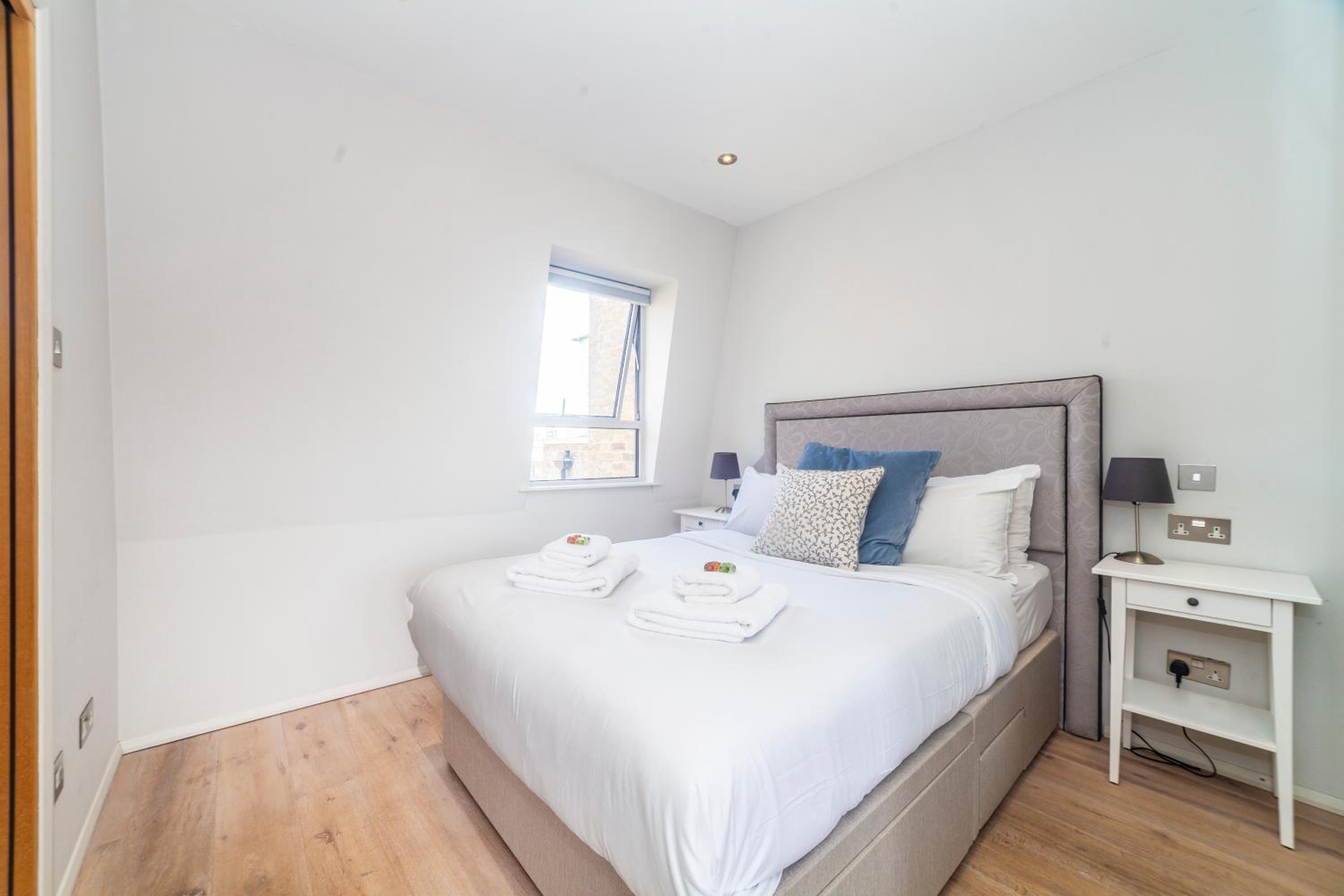Whitechapel, Fantastic 1Bed Apt with Stunning Views over City view 2