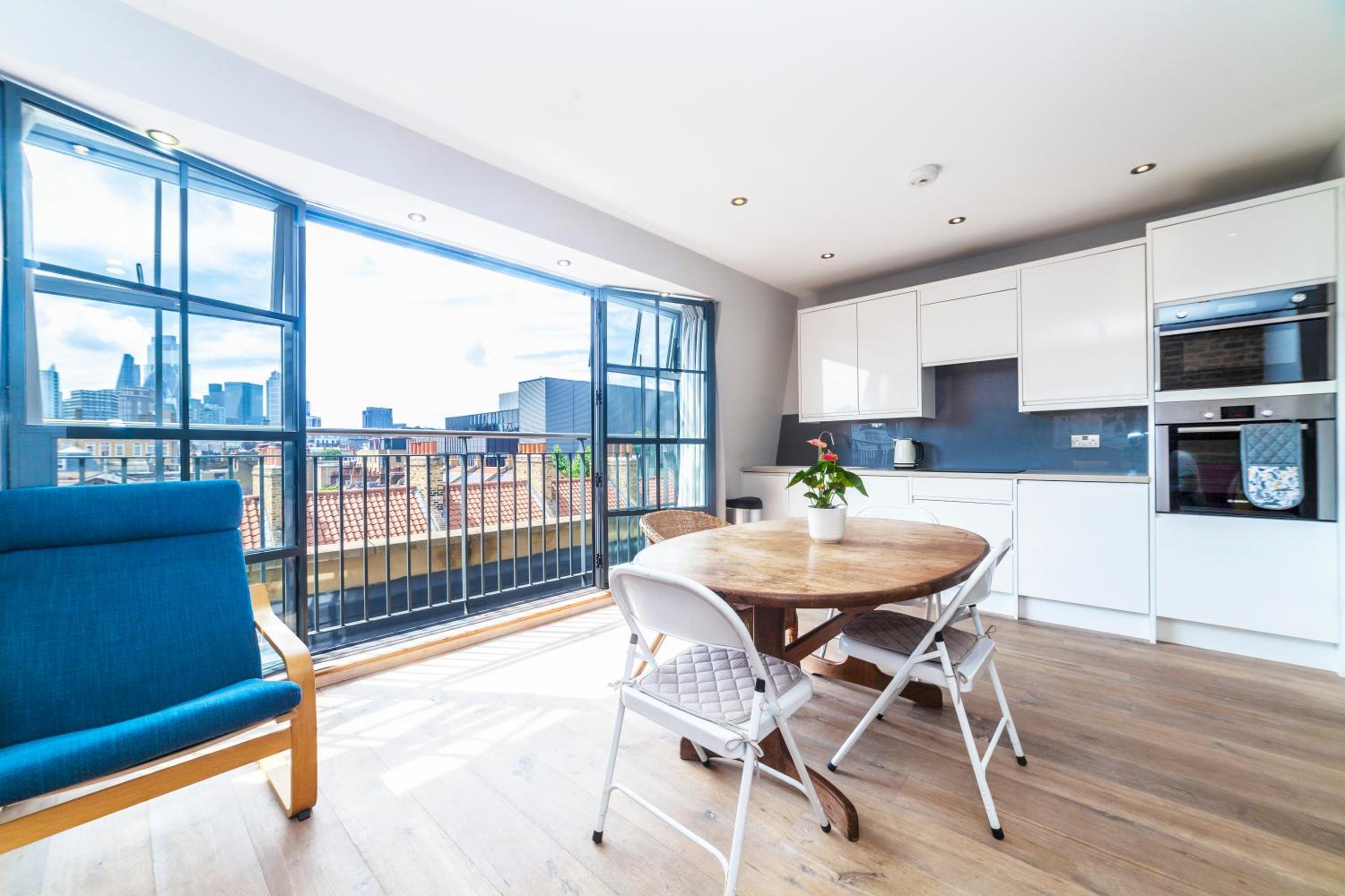 Whitechapel, Fantastic 1Bed Apt with Stunning Views over City view 3