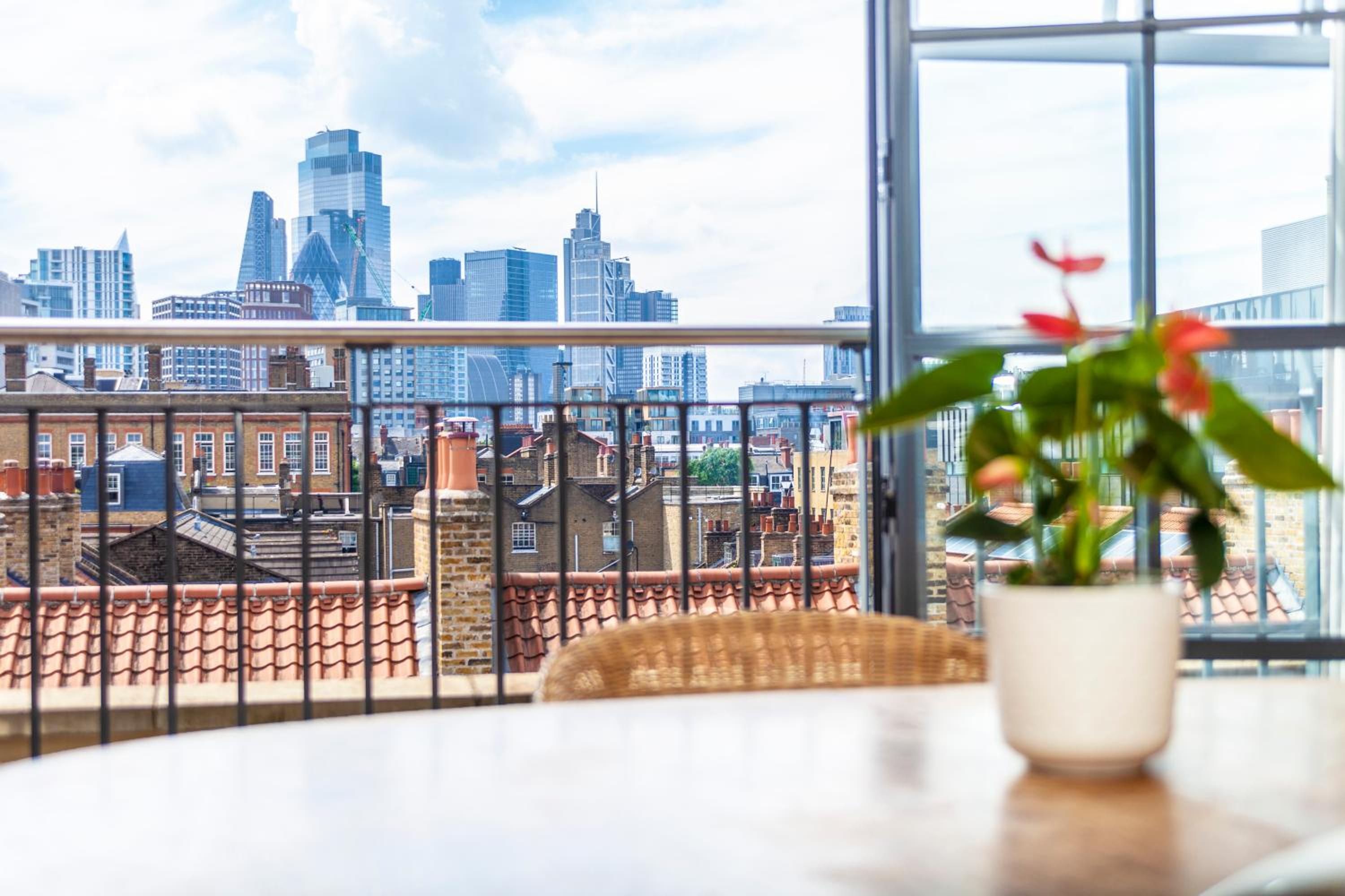 Whitechapel, Fantastic 1Bed Apt with Stunning Views over City view 4