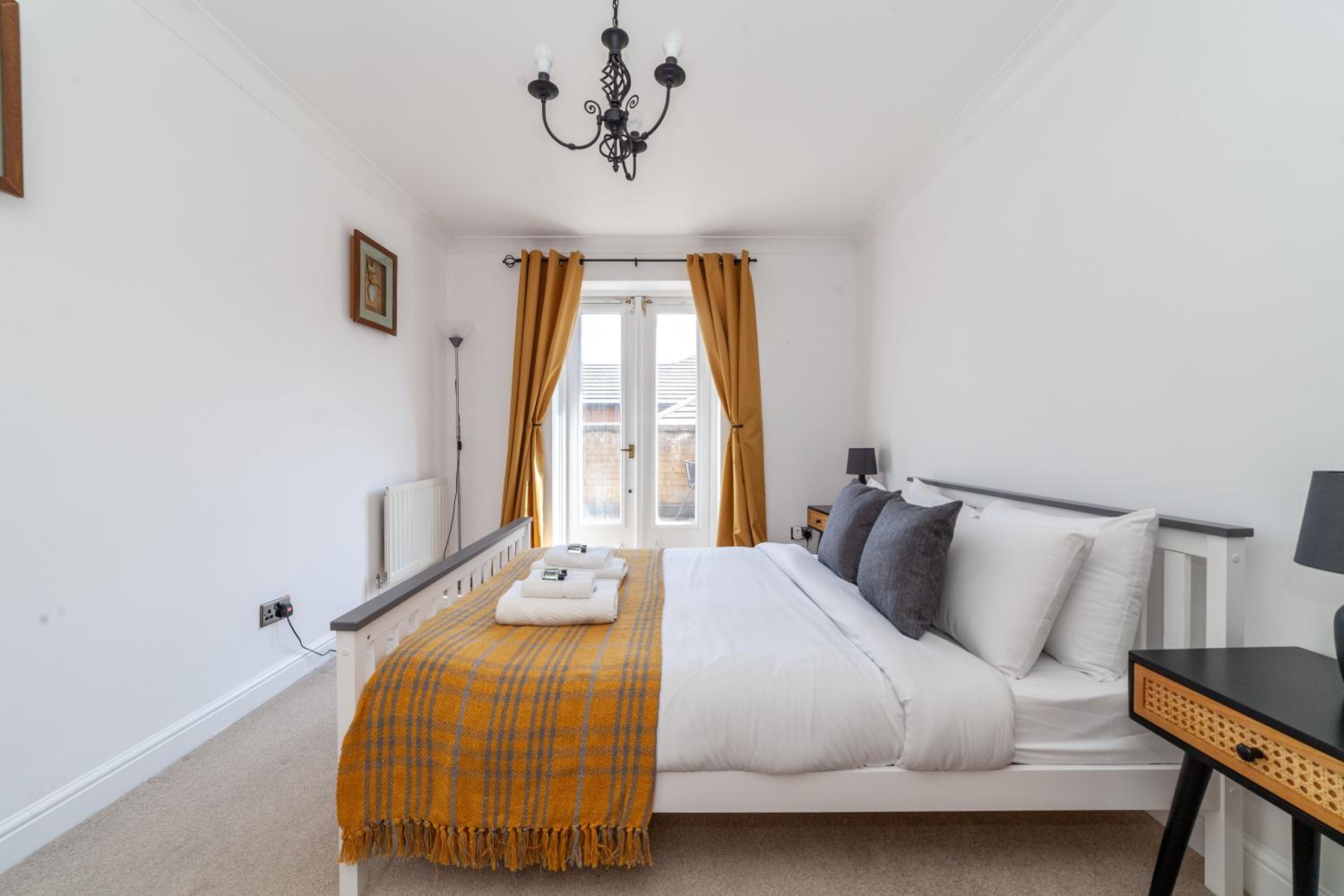 Newly Refurbished 2BR Flat Near Excel Centre view 3
