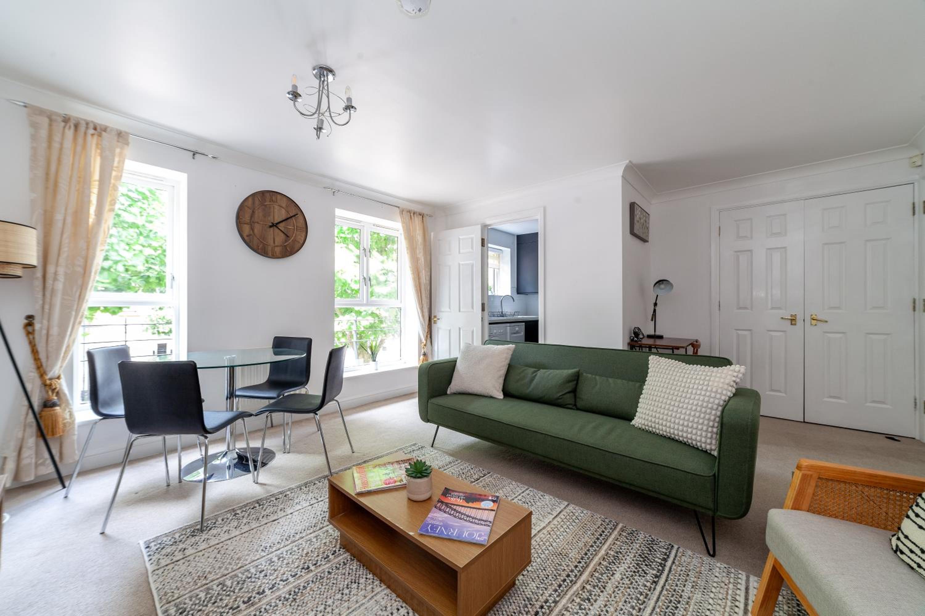 Newly Refurbished 2BR Flat Near Excel Centre view 2
