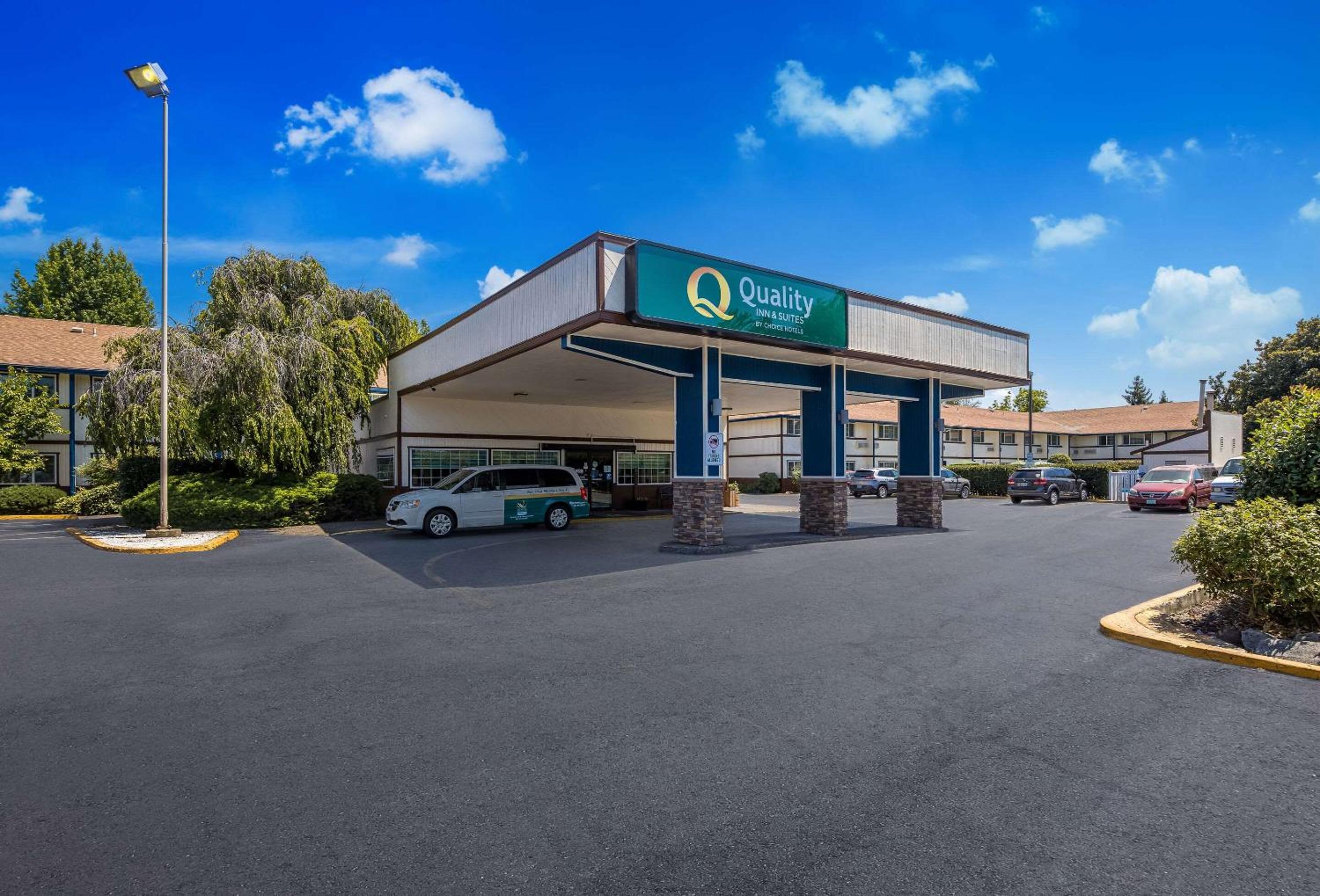 Medford Vacations - Quality Inn  Suites Medford Airport - Property Image 8