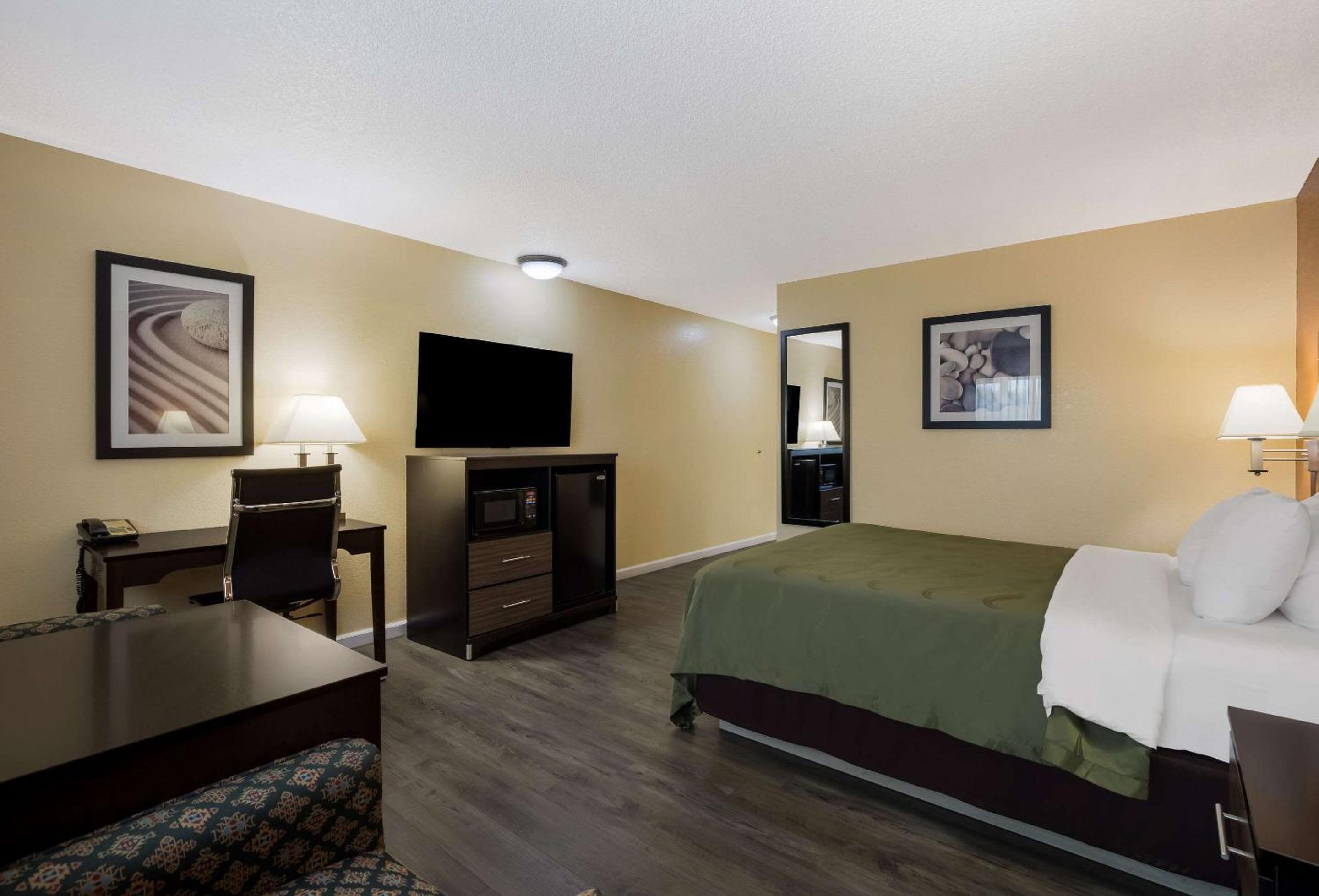 Medford Vacations - Quality Inn  Suites Medford Airport - Property Image 1