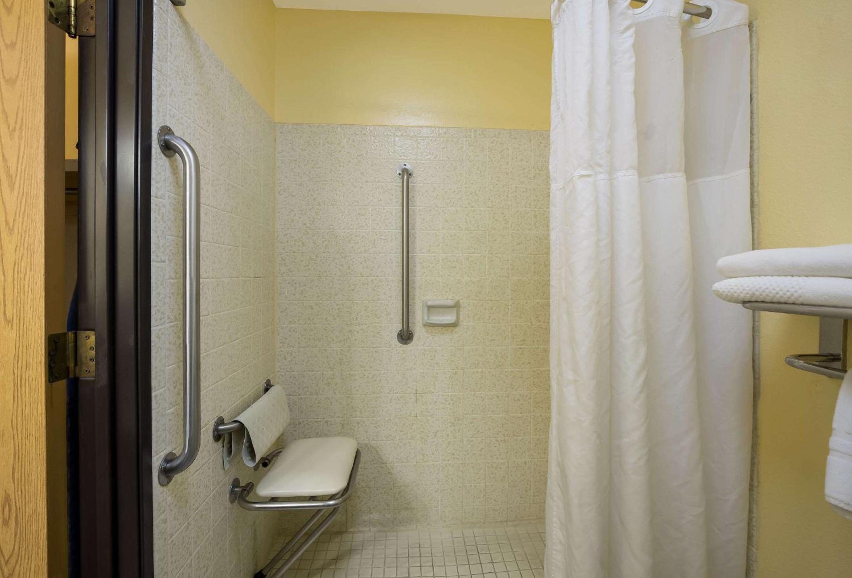 Medford Vacations - Quality Inn Suites Medford Airport - Property Image 14