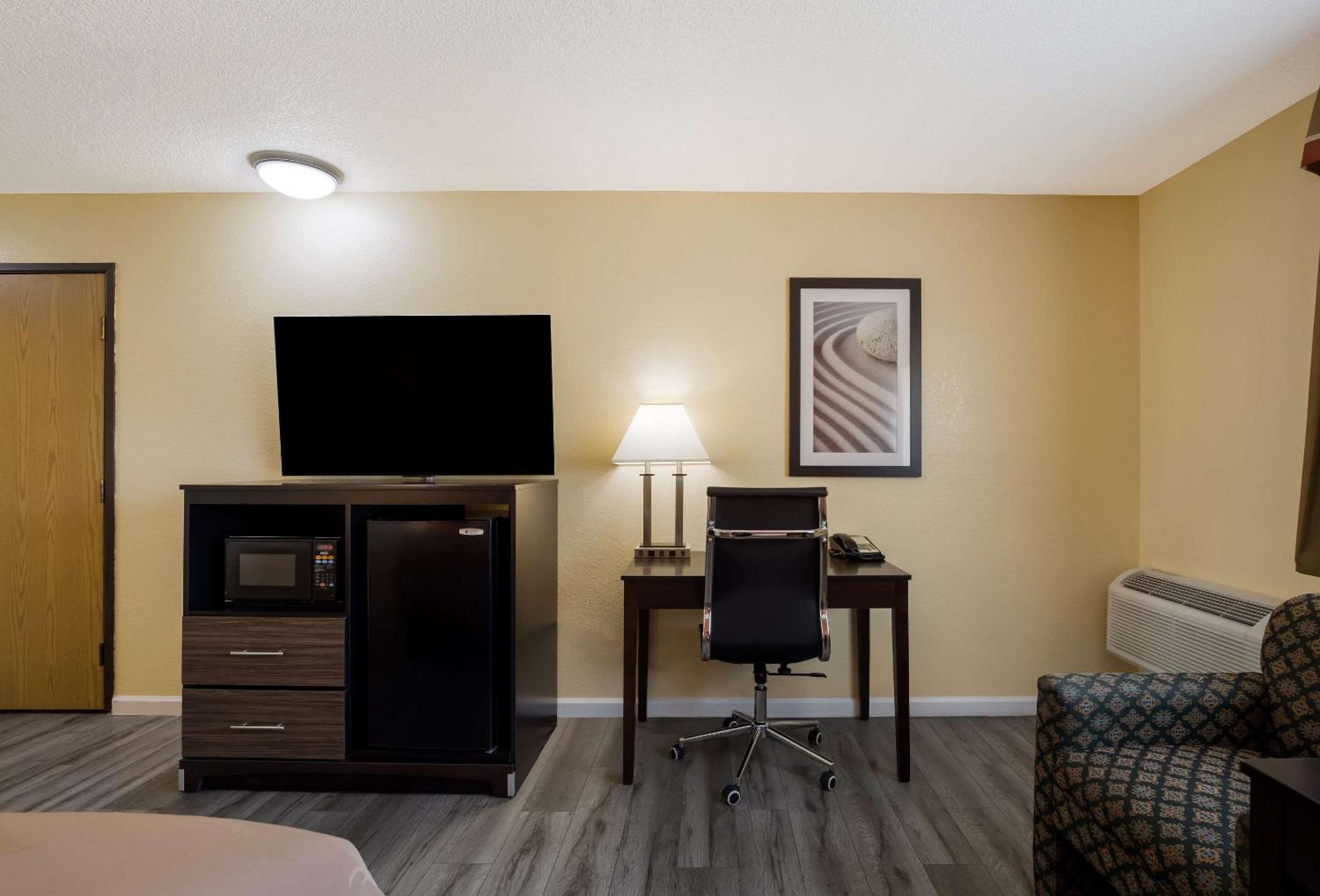 Medford Vacations - Quality Inn Suites Medford Airport - Property Image 17
