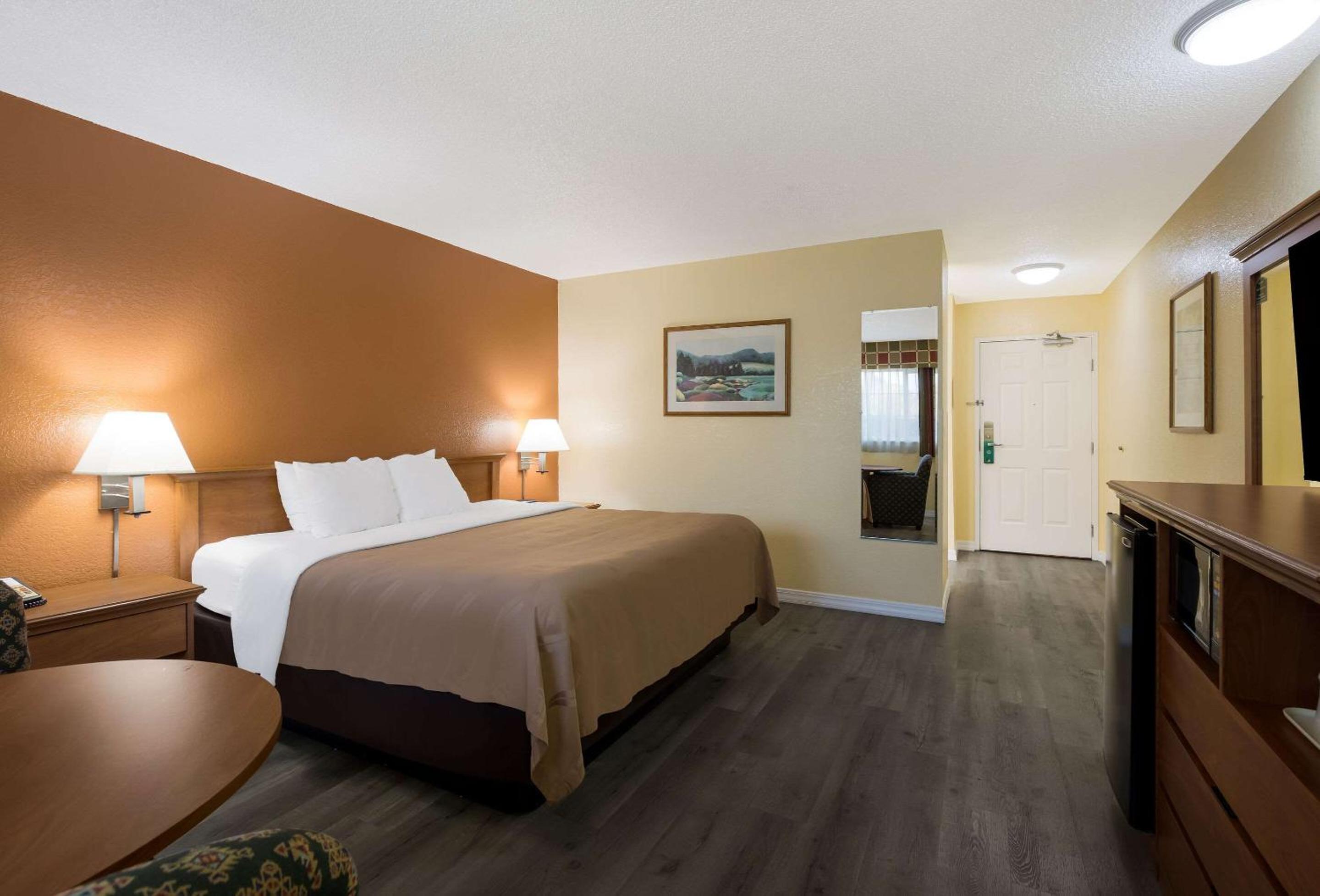 Medford Vacations - Quality Inn Suites Medford Airport - Property Image 19