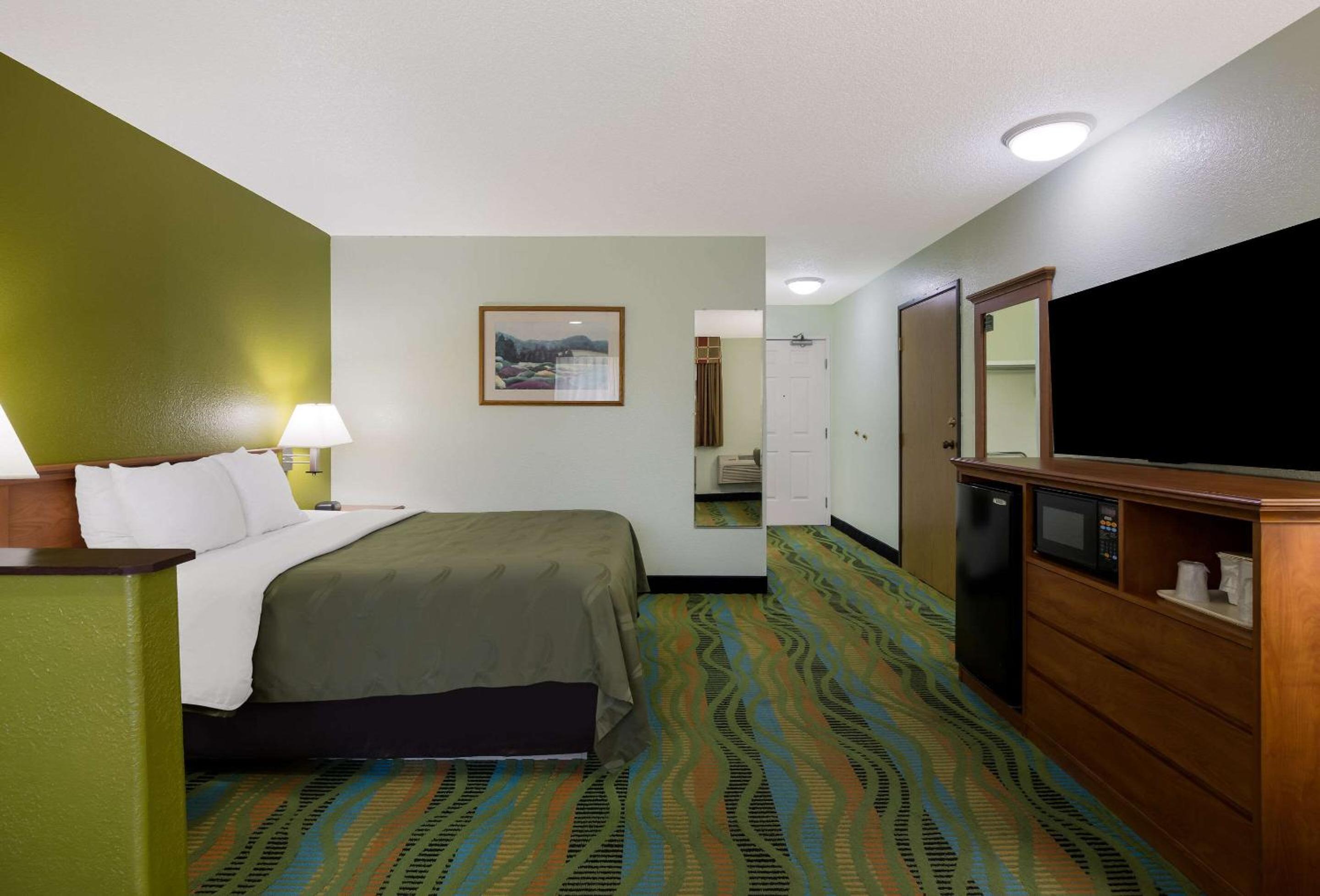 Medford Vacations - Quality Inn Suites Medford Airport - Property Image 37