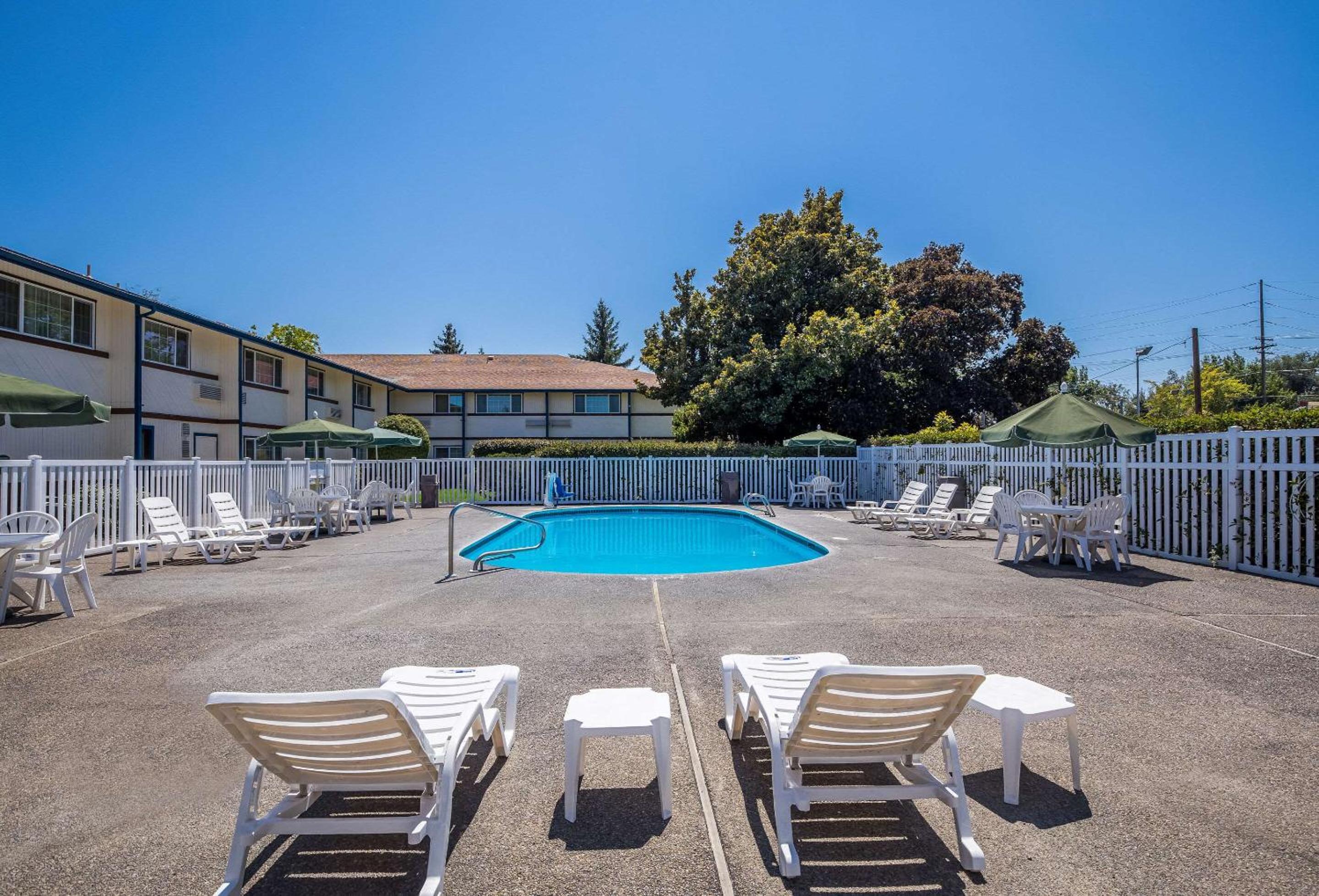 Medford Vacations - Quality Inn Suites Medford Airport - Property Image 29