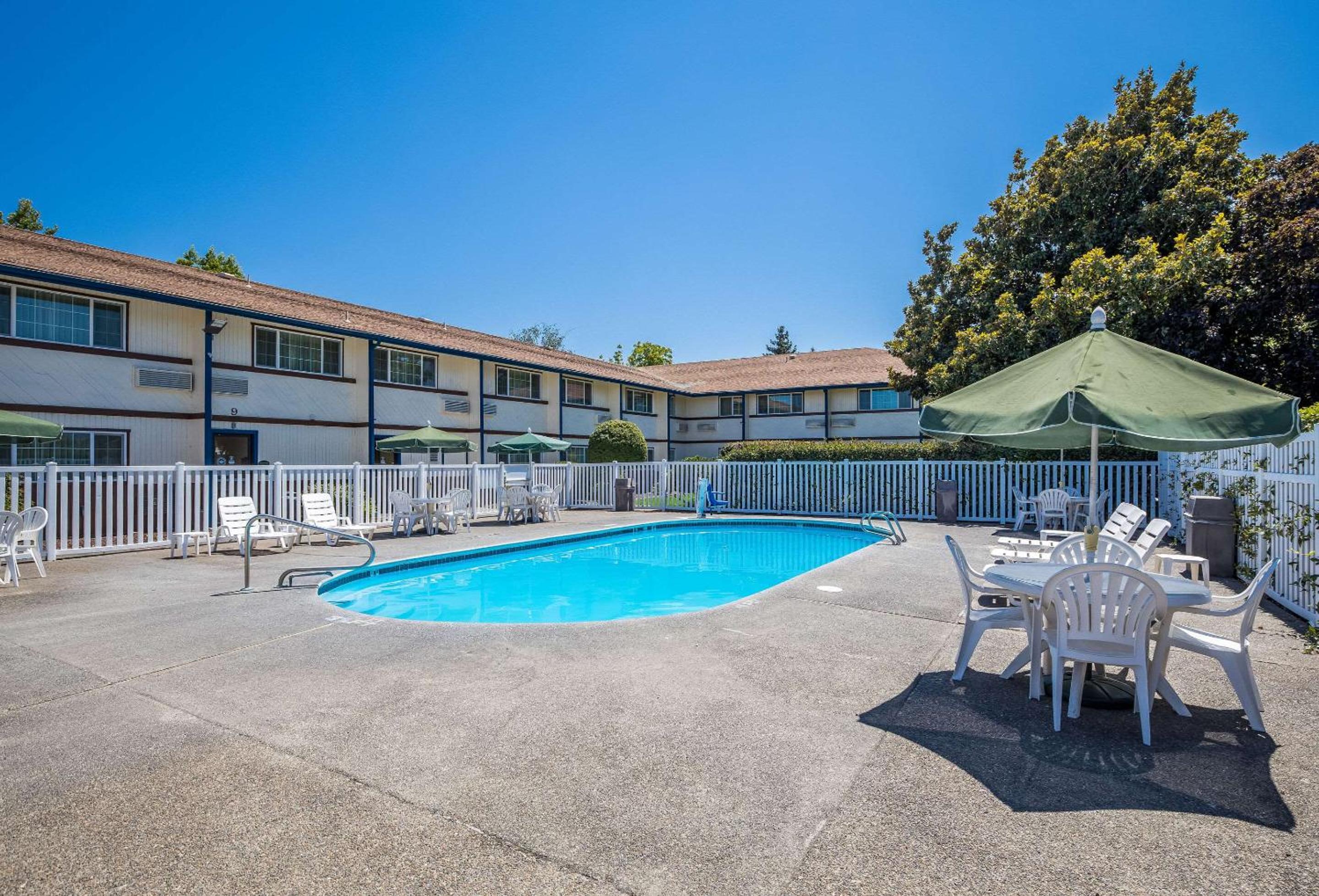 Medford Vacations - Quality Inn Suites Medford Airport - Property Image 30