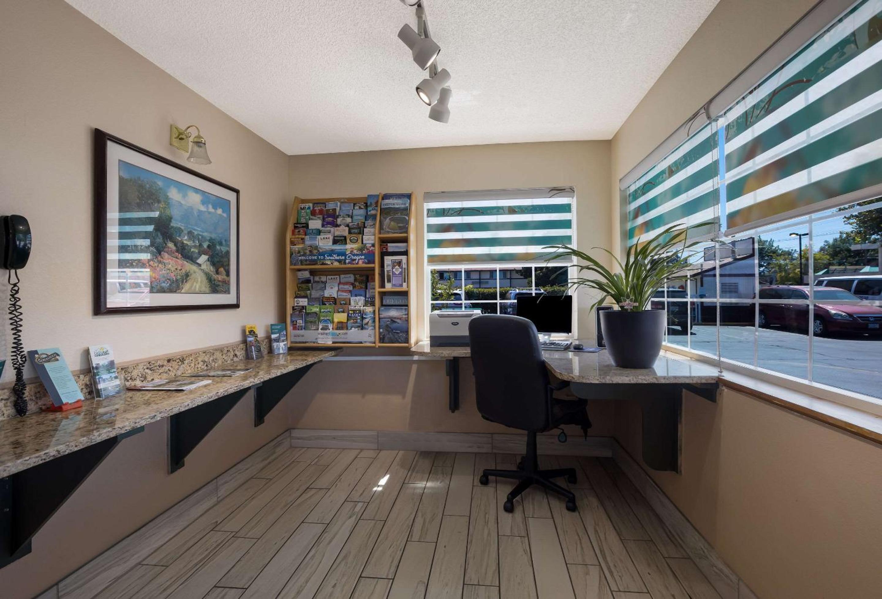Medford Vacations - Quality Inn Suites Medford Airport - Property Image 32