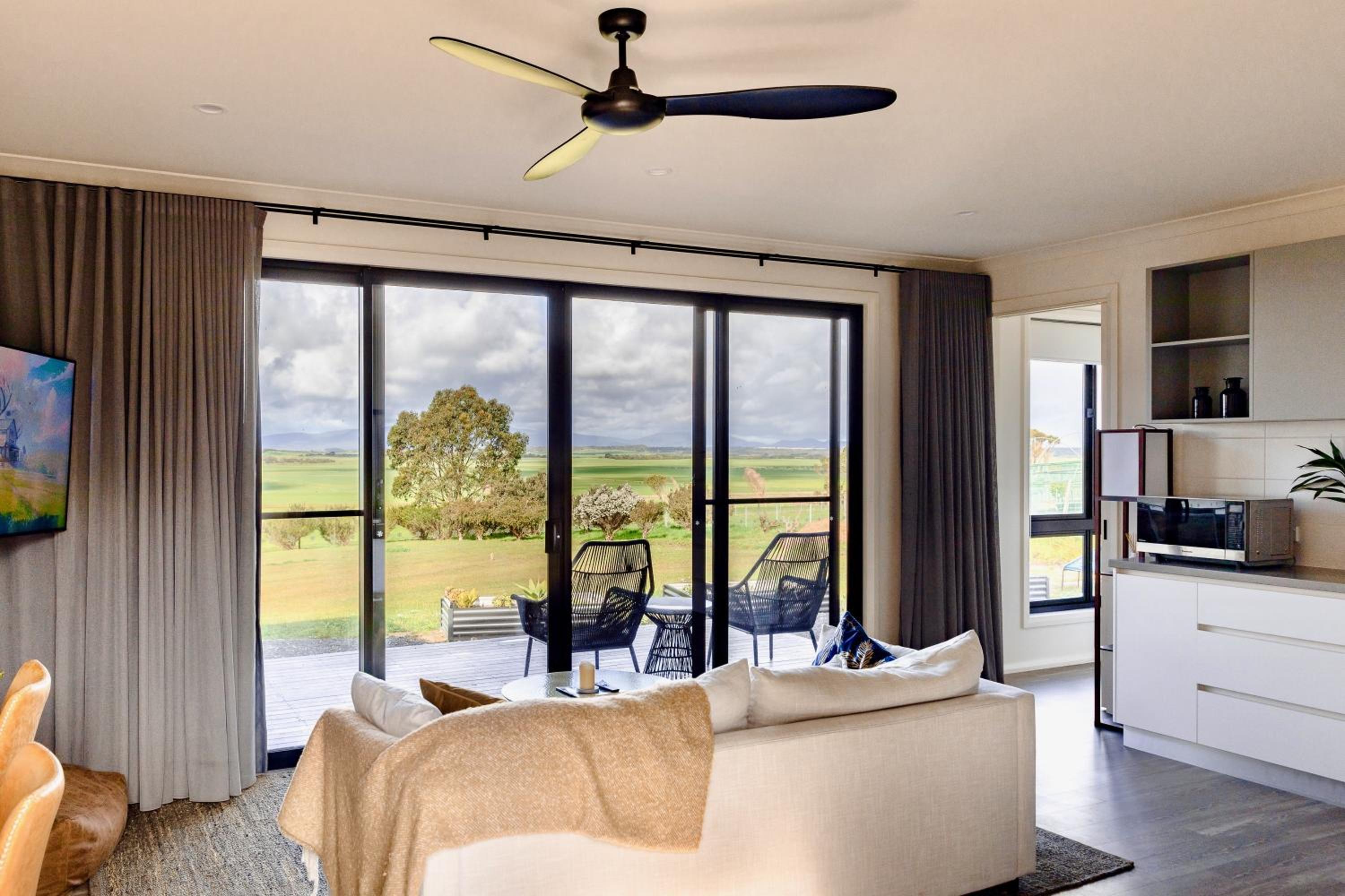Wamoon Retreat Apartment Luxury Gateway to Wilsons Prom