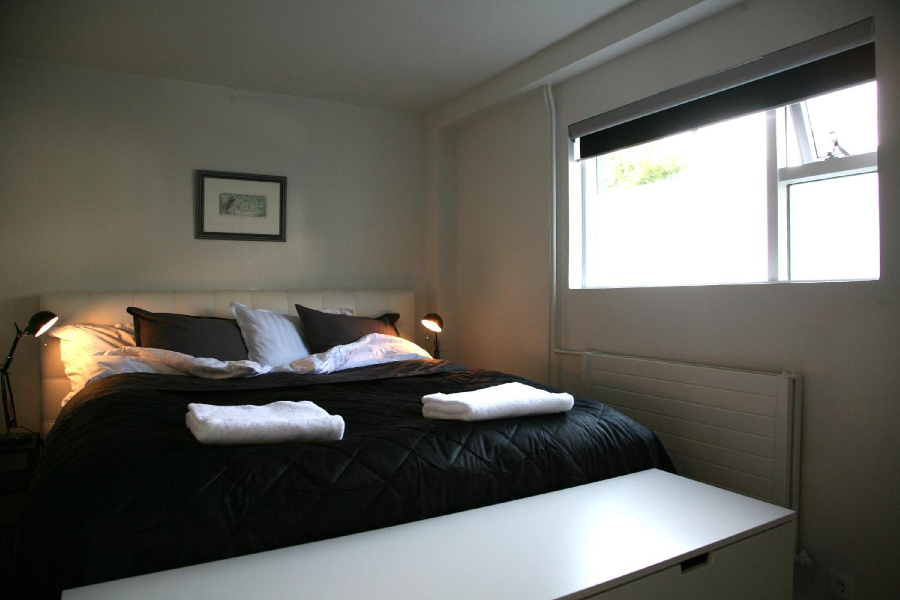 Spacious & refurbished 1 bedroom apartment in suburban Reykjavik
