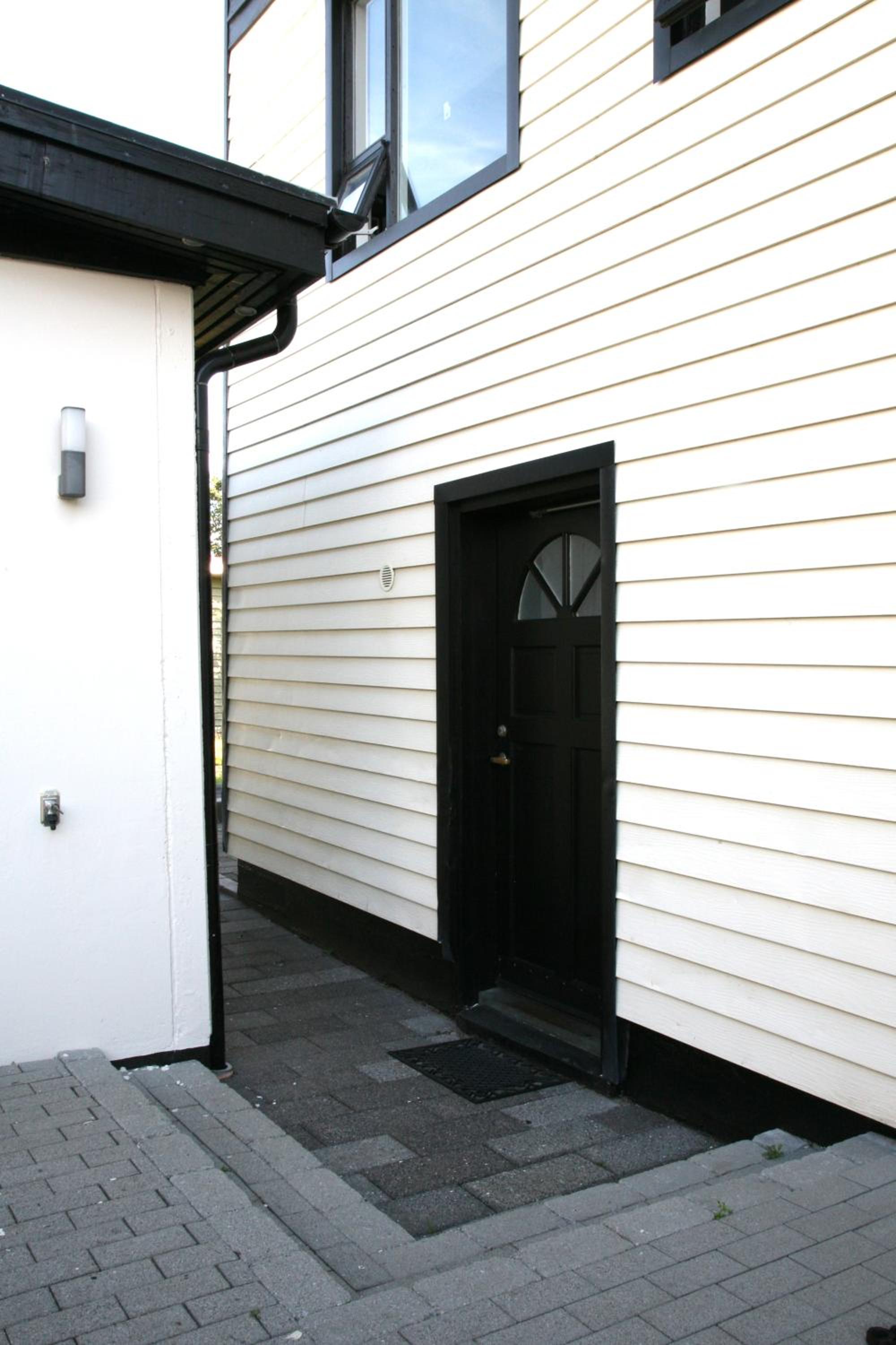 Spacious & refurbished 1 bedroom apartment in suburban Reykjavik
