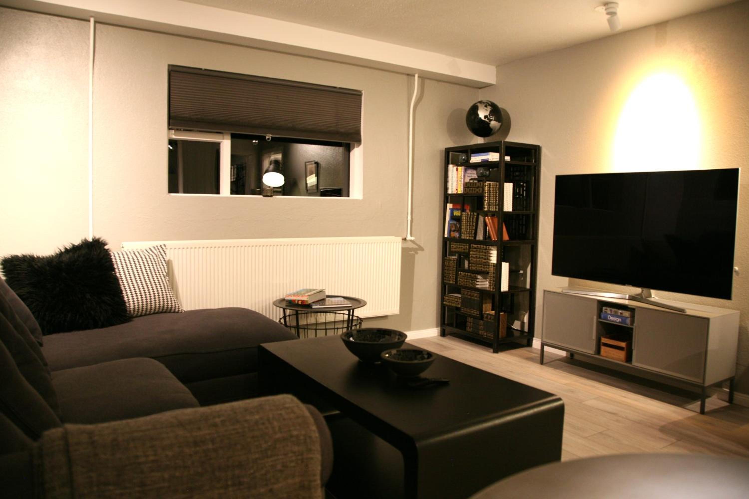Spacious & refurbished 1 bedroom apartment in suburban Reykjavik