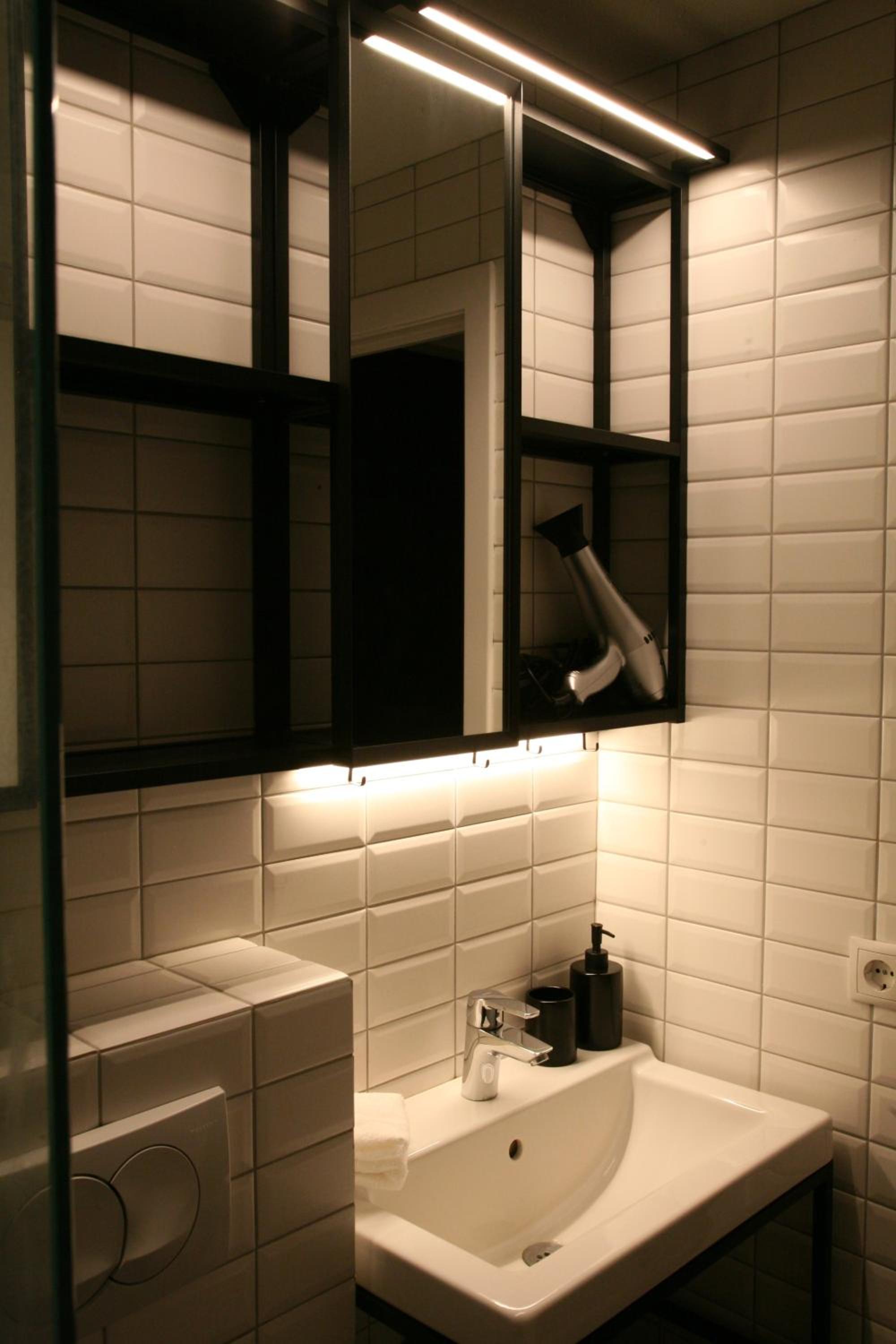 Spacious & refurbished 1 bedroom apartment in suburban Reykjavik
