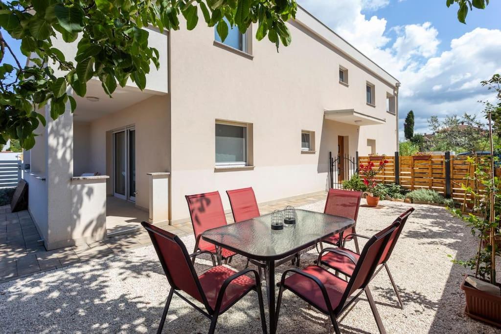 Modern holiday house near beach view 3