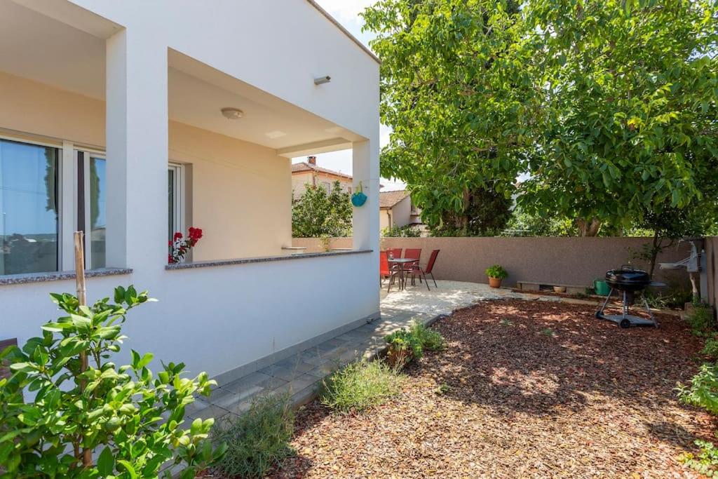 Modern holiday house near beach view 4