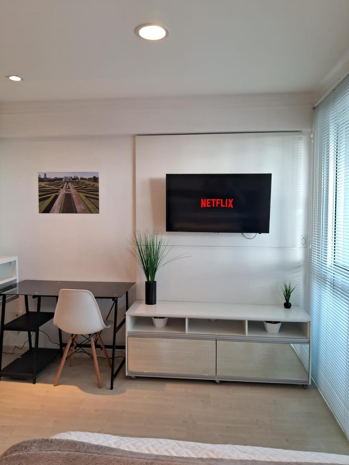 Lindo studio equipado em apartamento clube com academia e conforto no centro de Curitiba - MID Home