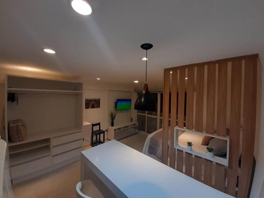 Lindo studio equipado em apartamento clube com academia e conforto no centro de Curitiba - MID Home
