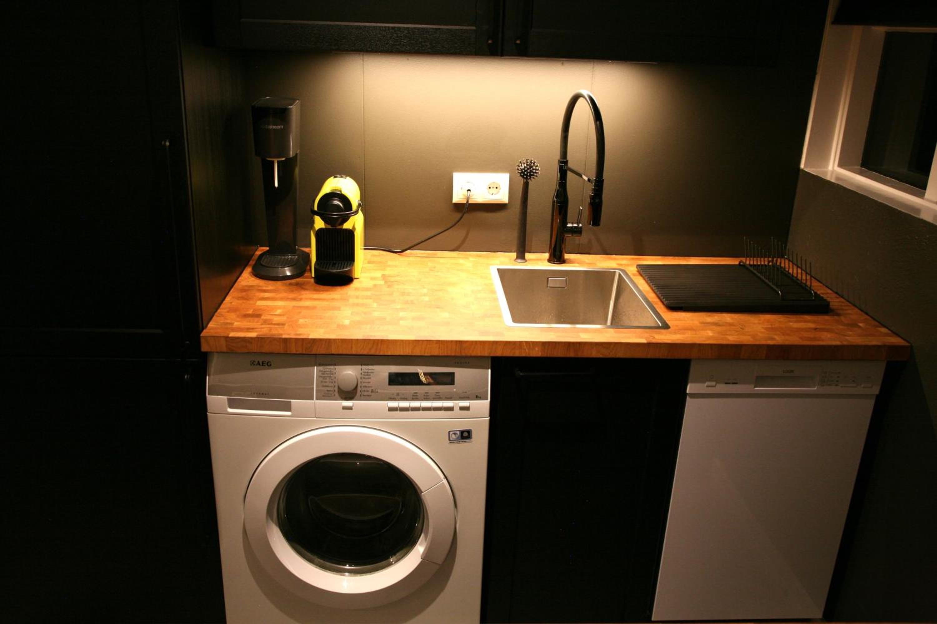 Spacious & refurbished 1 bedroom apartment in suburban Reykjavik
