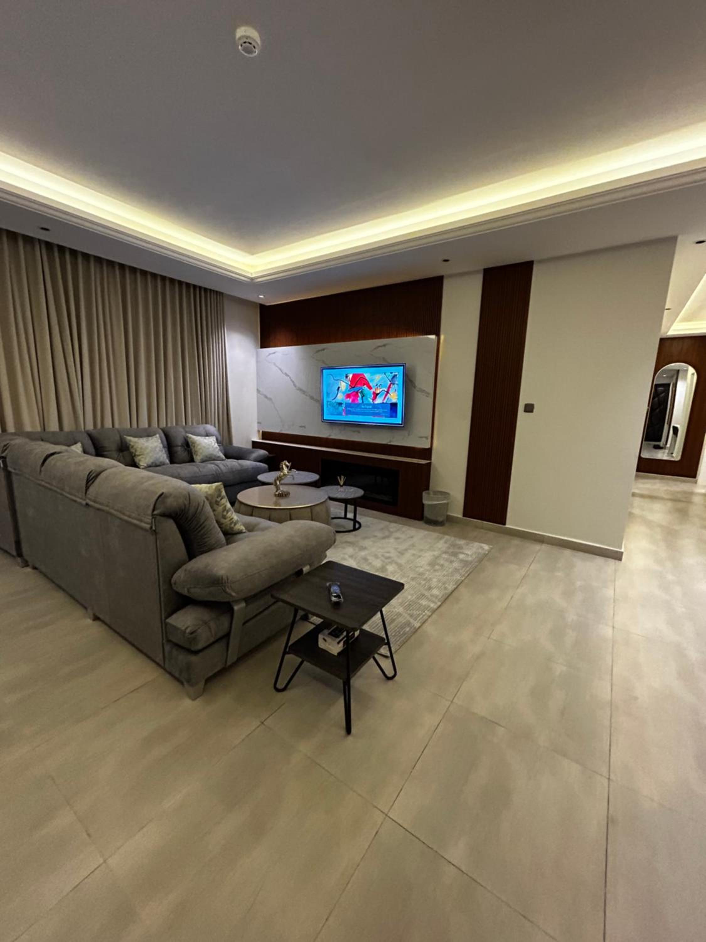 Self check in Unique 3 Bedrooms Apartment
