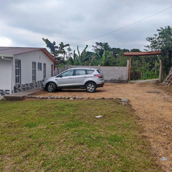 Casa con Piscina en Nanegalito