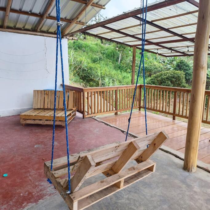 Casa con Piscina en Nanegalito