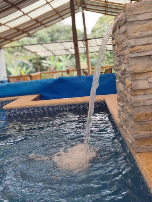 Casa con Piscina en Nanegalito