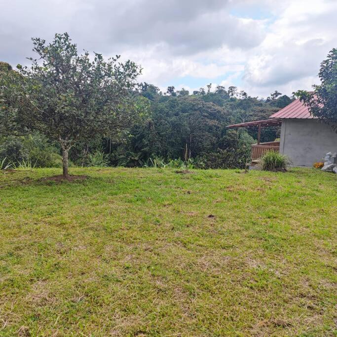 Casa con Piscina en Nanegalito