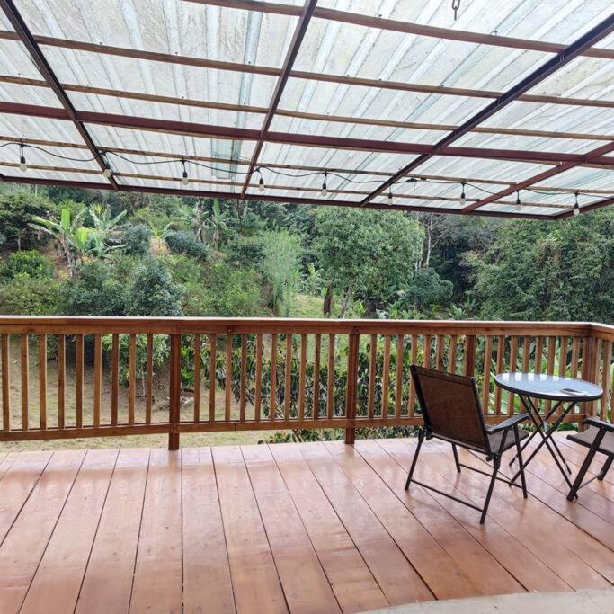 Casa con Piscina en Nanegalito