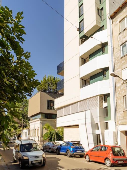 Central 1 Apartment - New Building & Parking