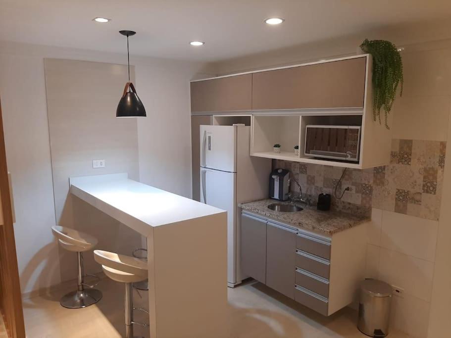 Lindo studio equipado em apartamento clube com academia e conforto no centro de Curitiba - MID Home