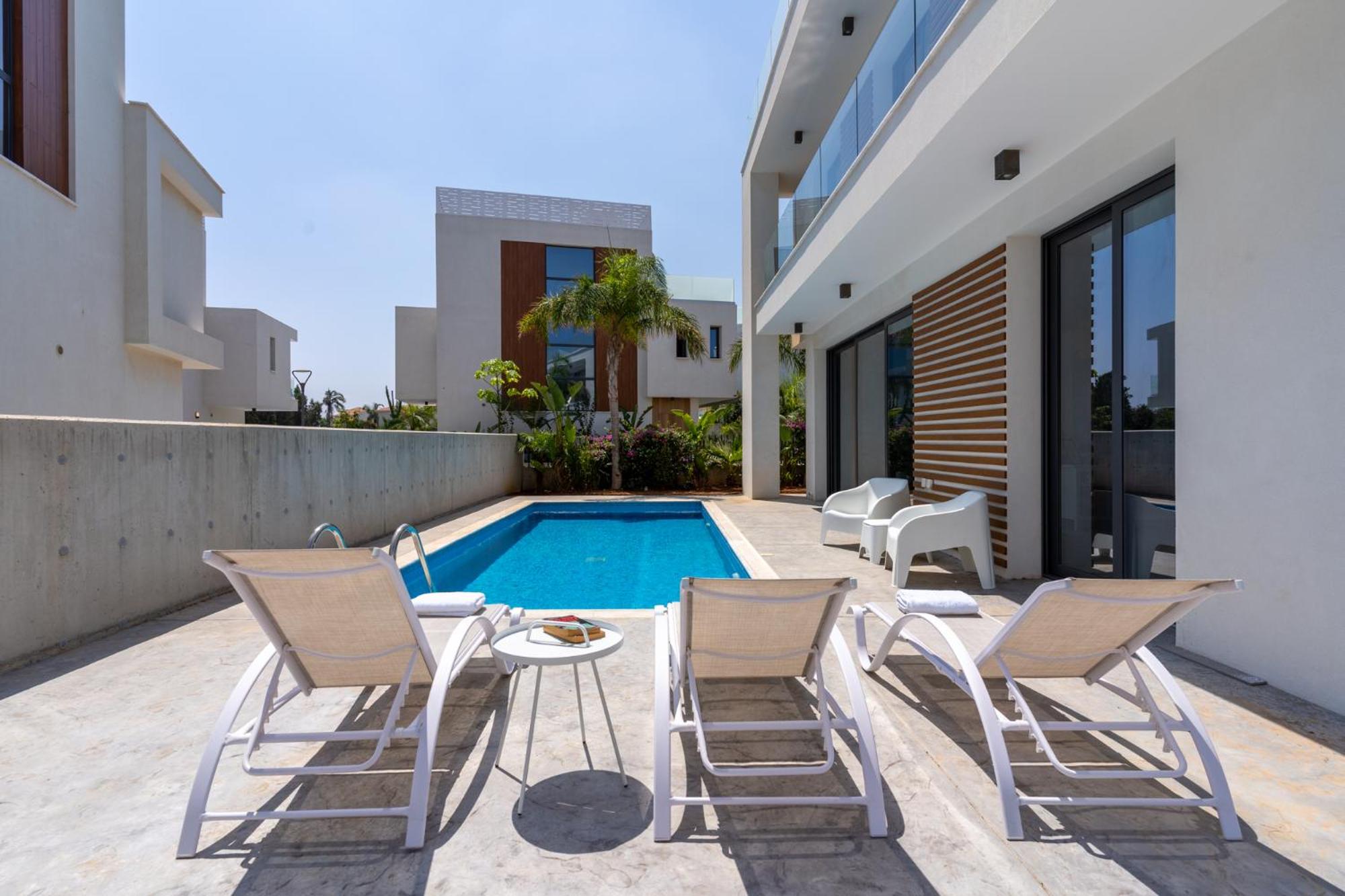 Villa Flora's 3-BR Retreat & Private Pool in Protaras