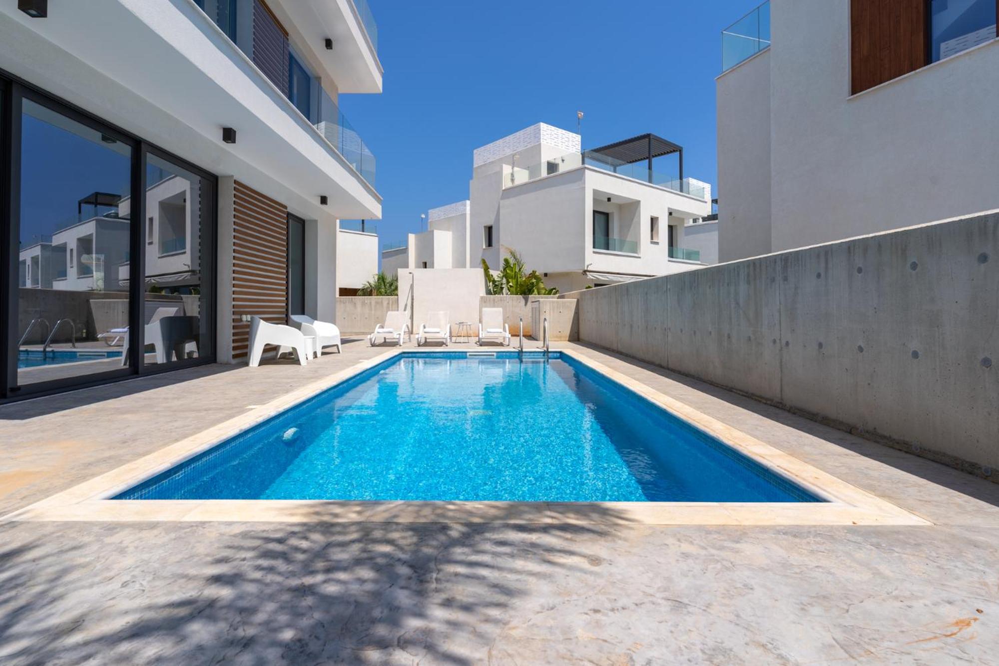 Villa Flora's 3-BR Retreat & Private Pool in Protaras