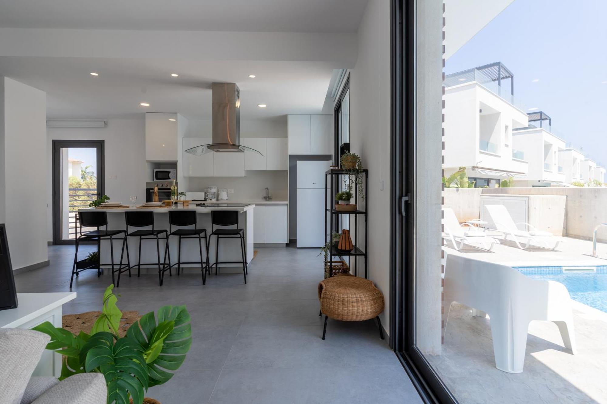 Villa Flora's 3-BR Retreat & Private Pool in Protaras