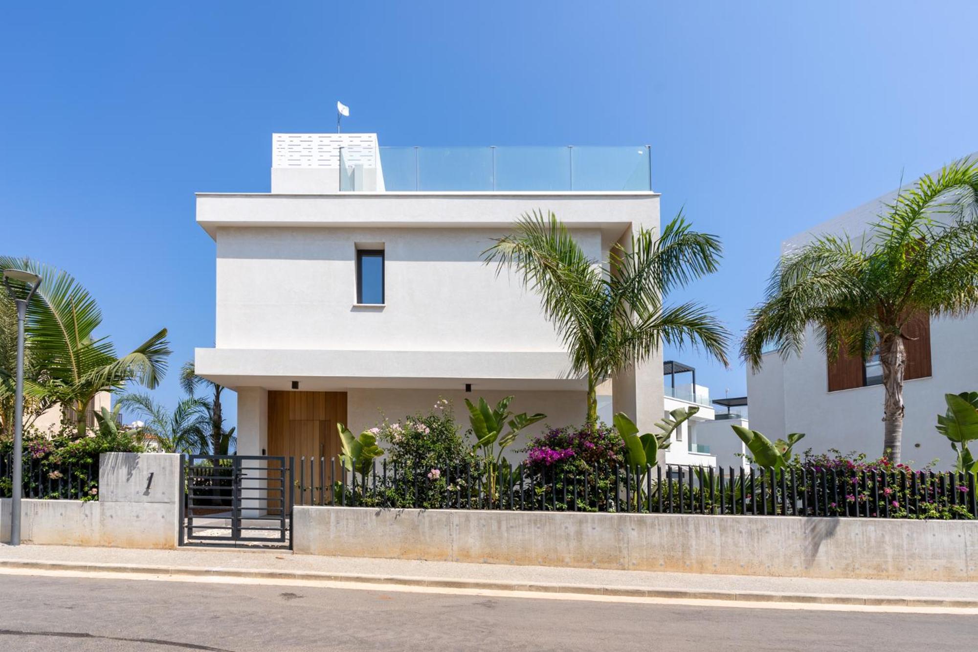 Villa Flora's 3-BR Retreat & Private Pool in Protaras