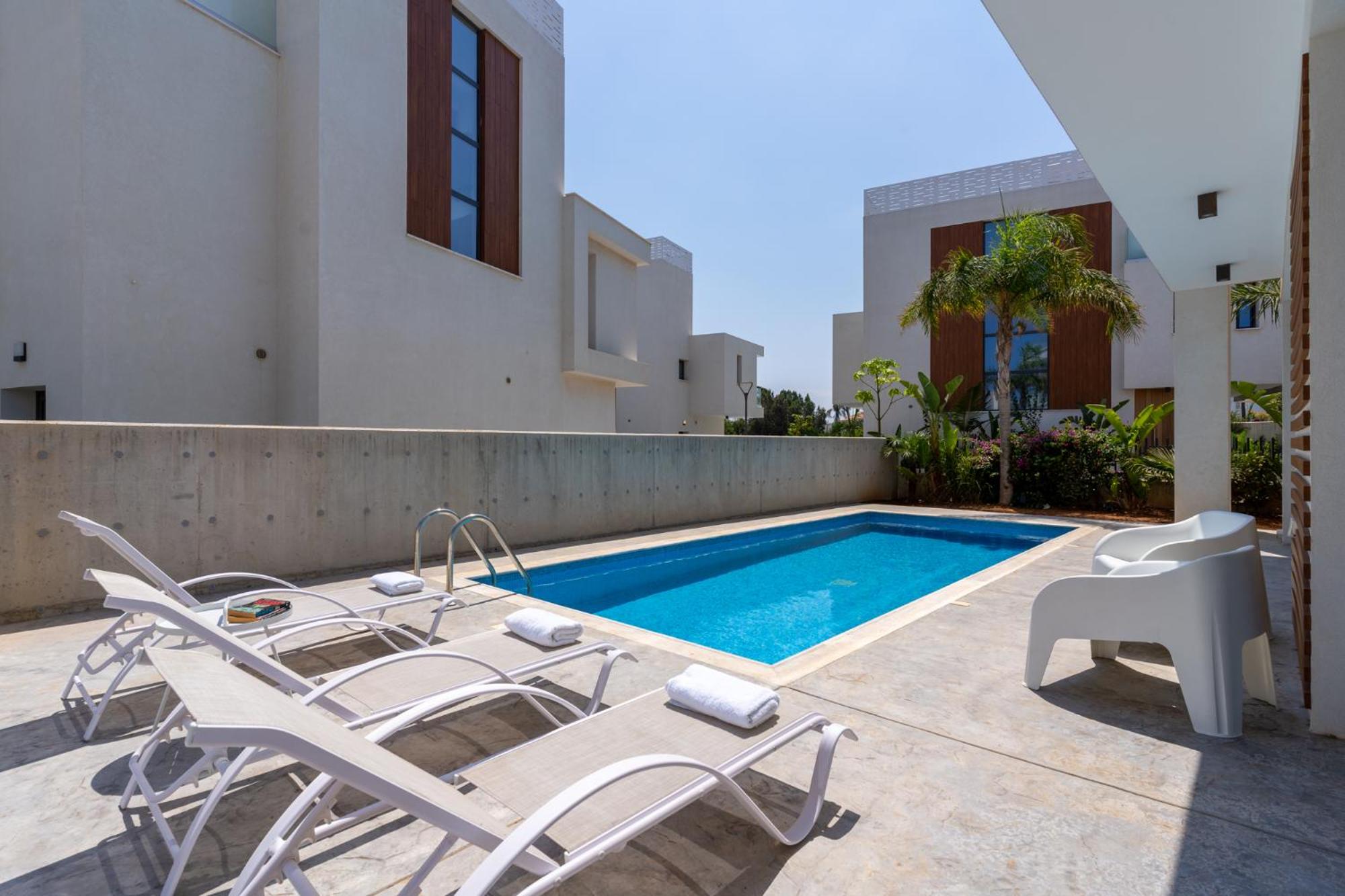 Villa Flora's 3-BR Retreat & Private Pool in Protaras