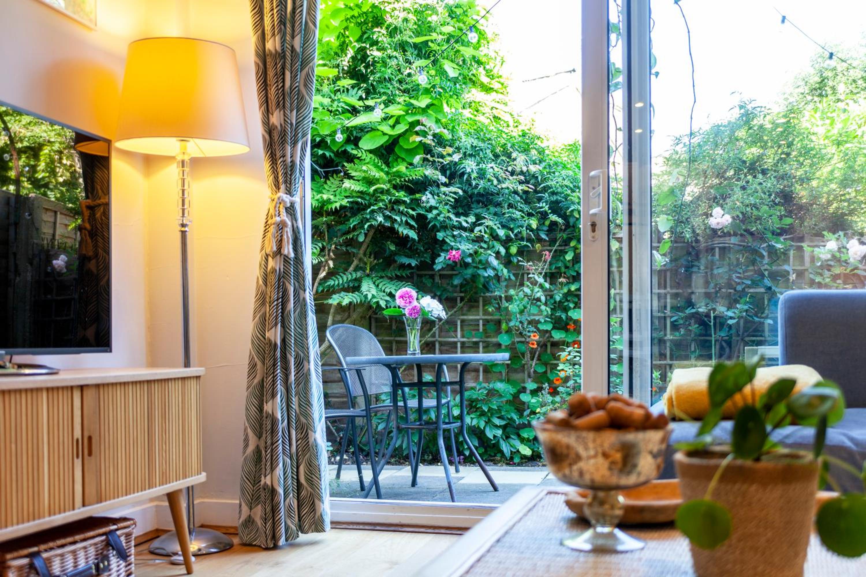 Splendid 2BR wprivate gdn, Fulham