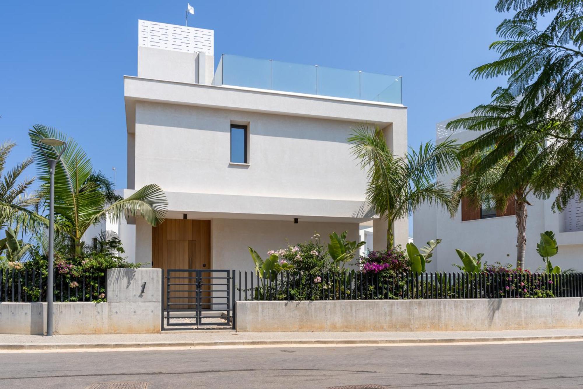 Villa Flora's 3-BR Retreat & Private Pool in Protaras