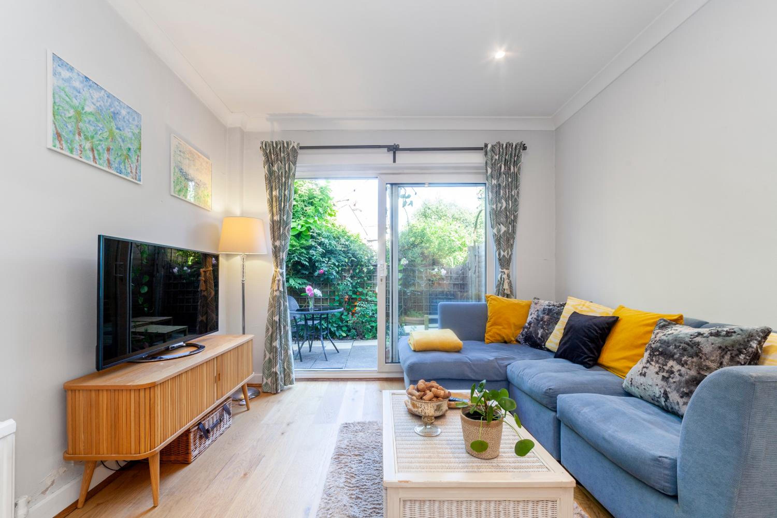 Splendid 2BR wprivate gdn, Fulham