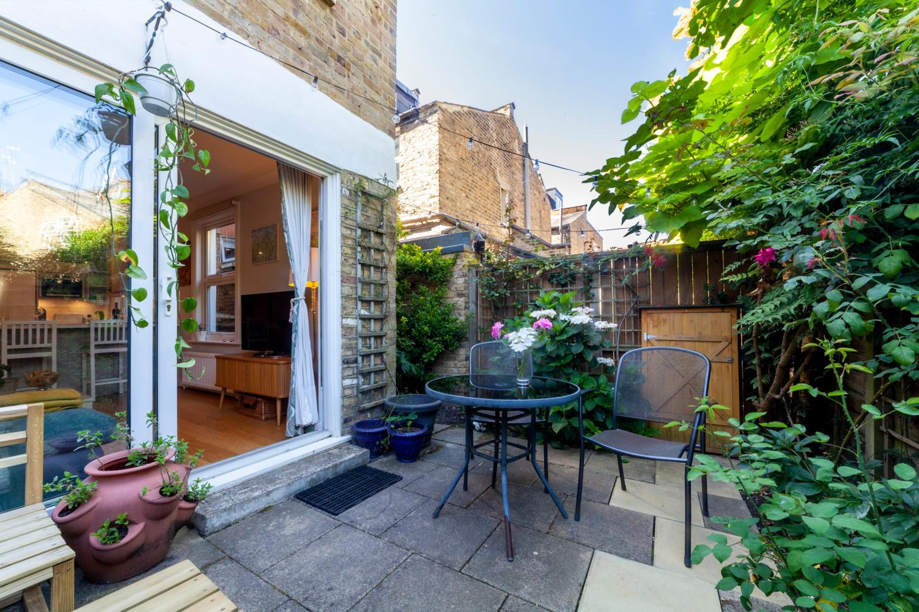 Splendid 2BR wprivate gdn, Fulham